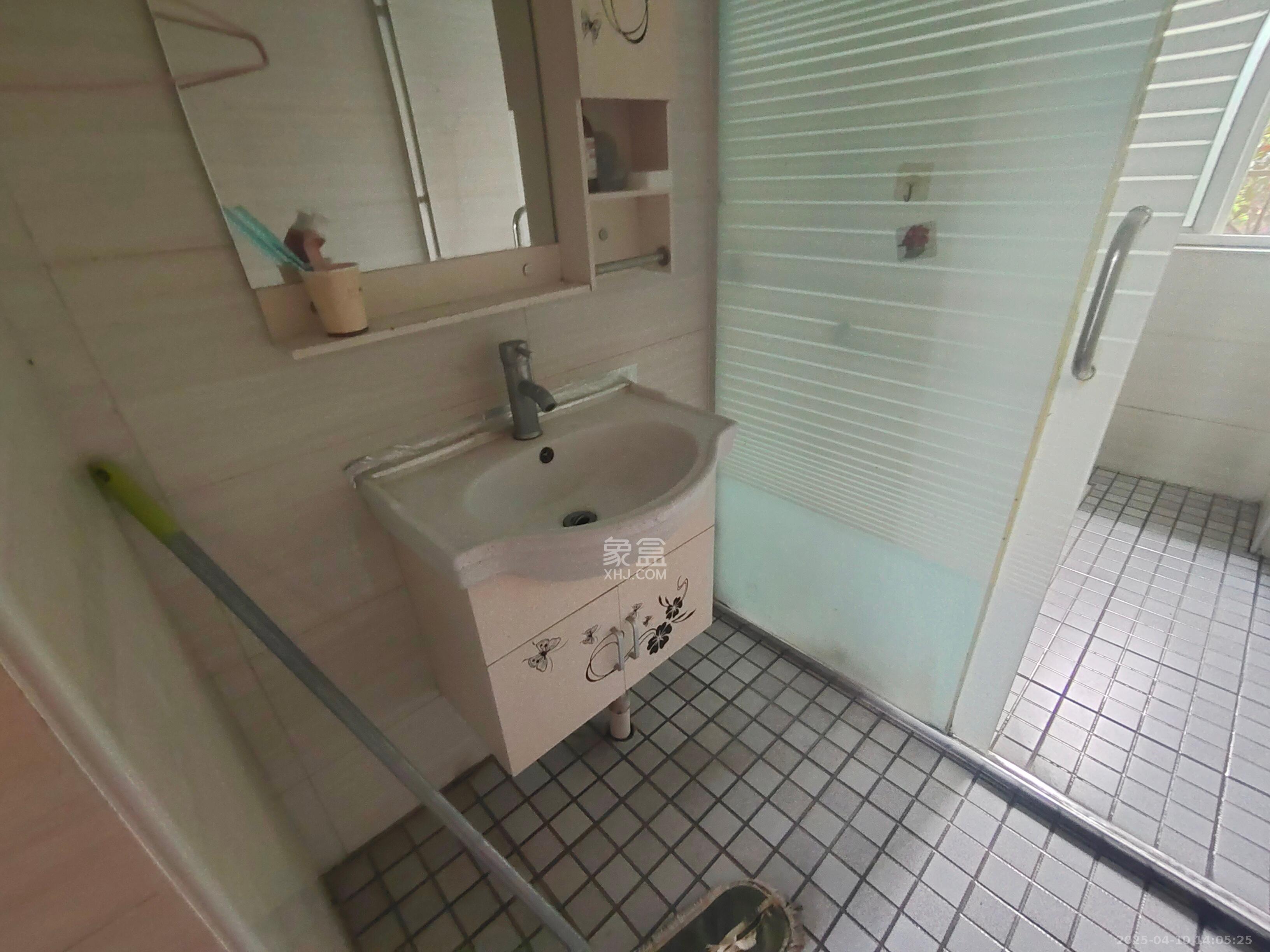 和馨园  3室2厅2卫   2450.00元/月室内图