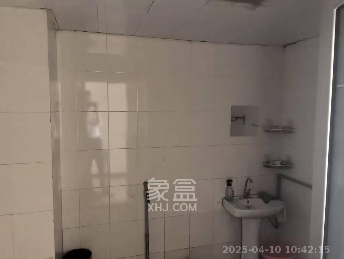 红星商务楼(红星蔬菜批发大市场) 1室1厅1卫 800.0元/月 红星商务楼(红星蔬菜批发大市场) 1室1厅1卫 800.0元/月室内图