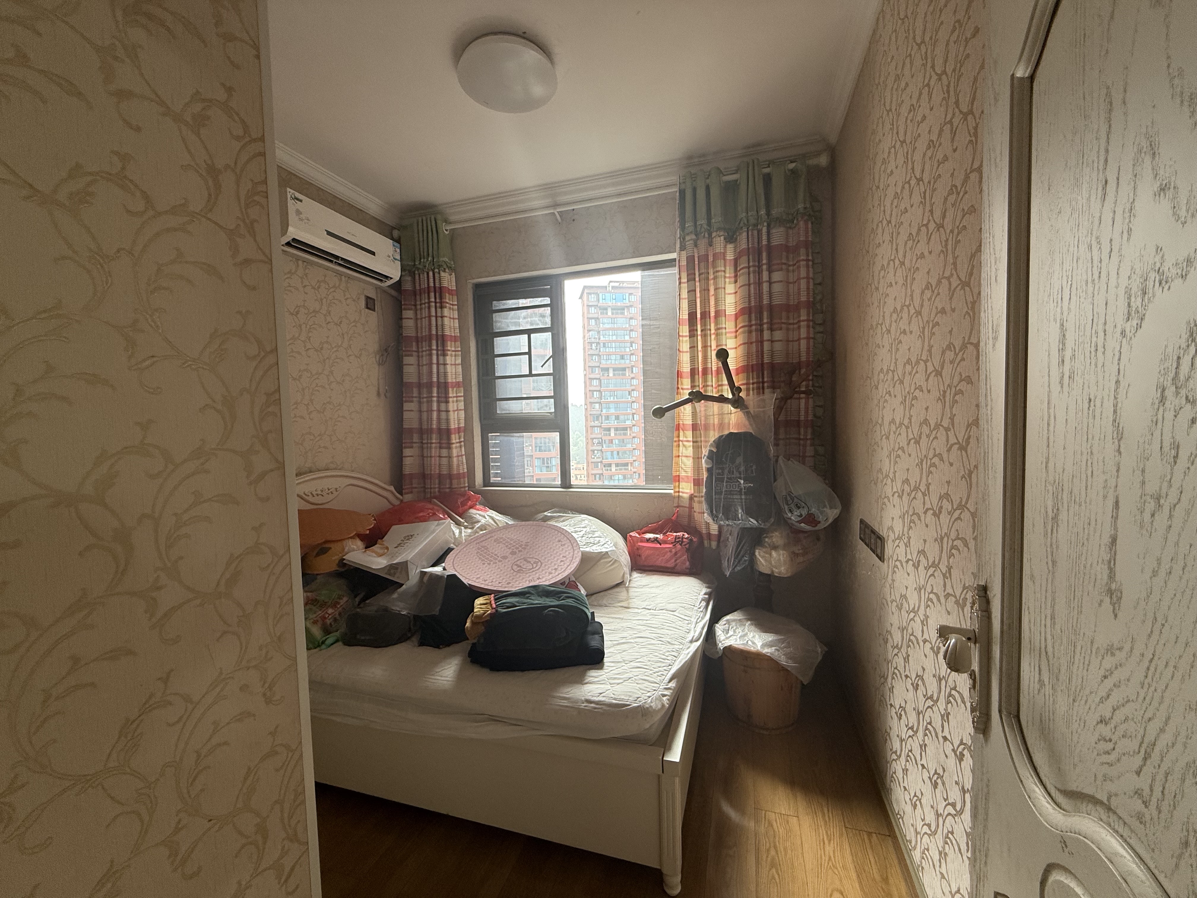 大同芙蓉 4室2厅2卫 92.8万 大同芙蓉 4室2厅2卫 92.8万客厅