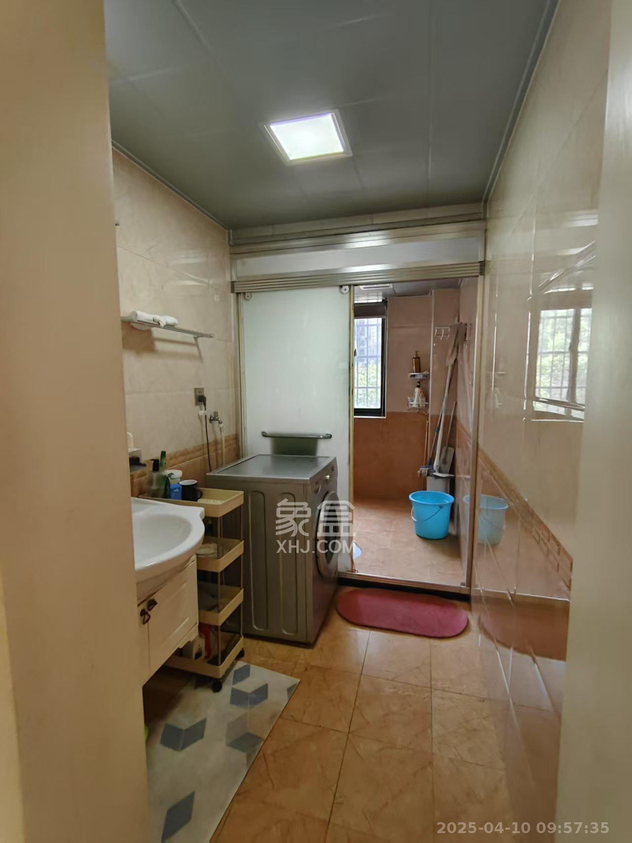 山水嘉园 4室2厅2卫 2500.0元/月 山水嘉园 4室2厅2卫 2500.0元/月室内图