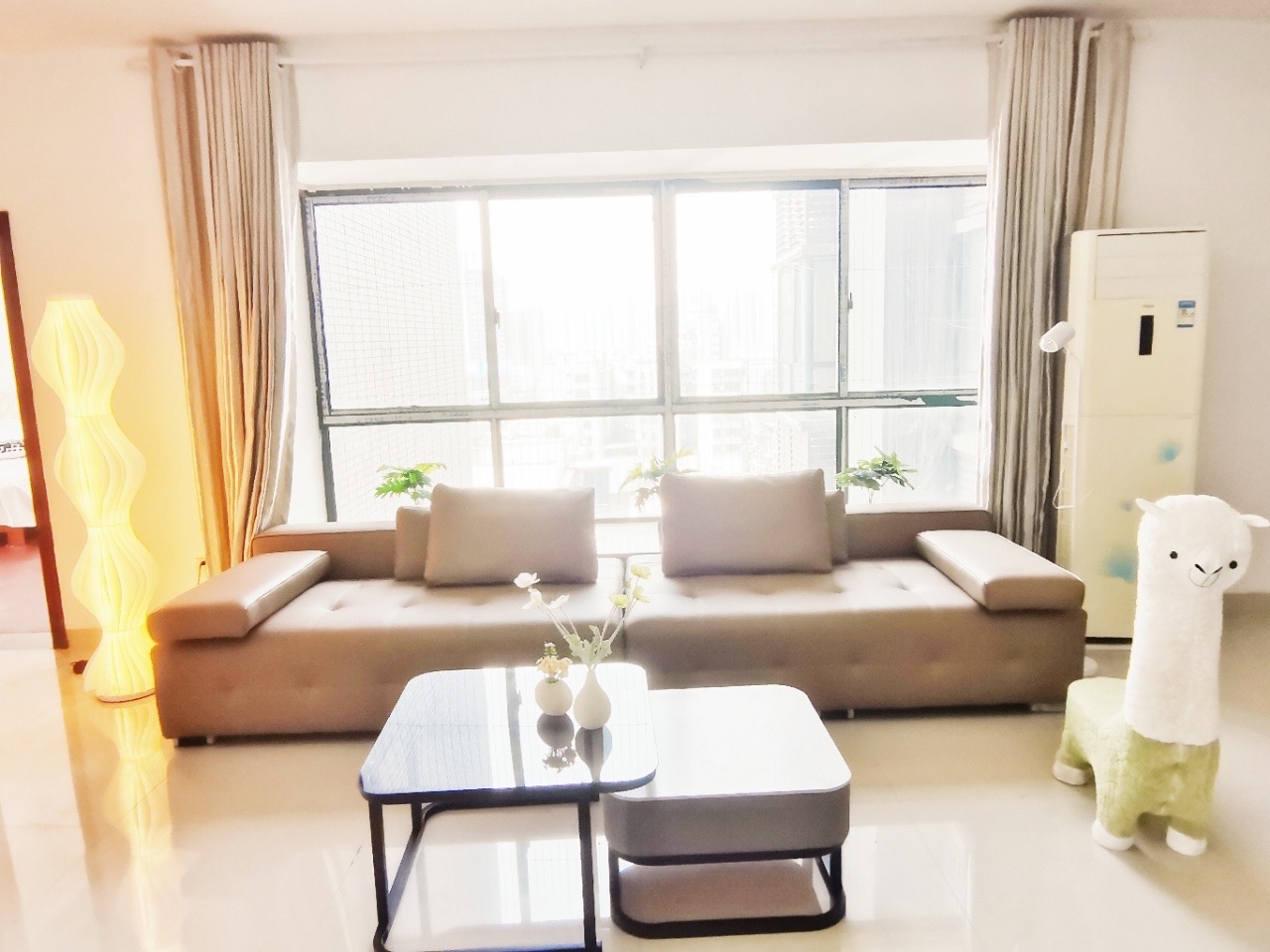 长和广场 3室2厅2卫 2500.0元/月 长和广场 3室2厅2卫 2500.0元/月室内图