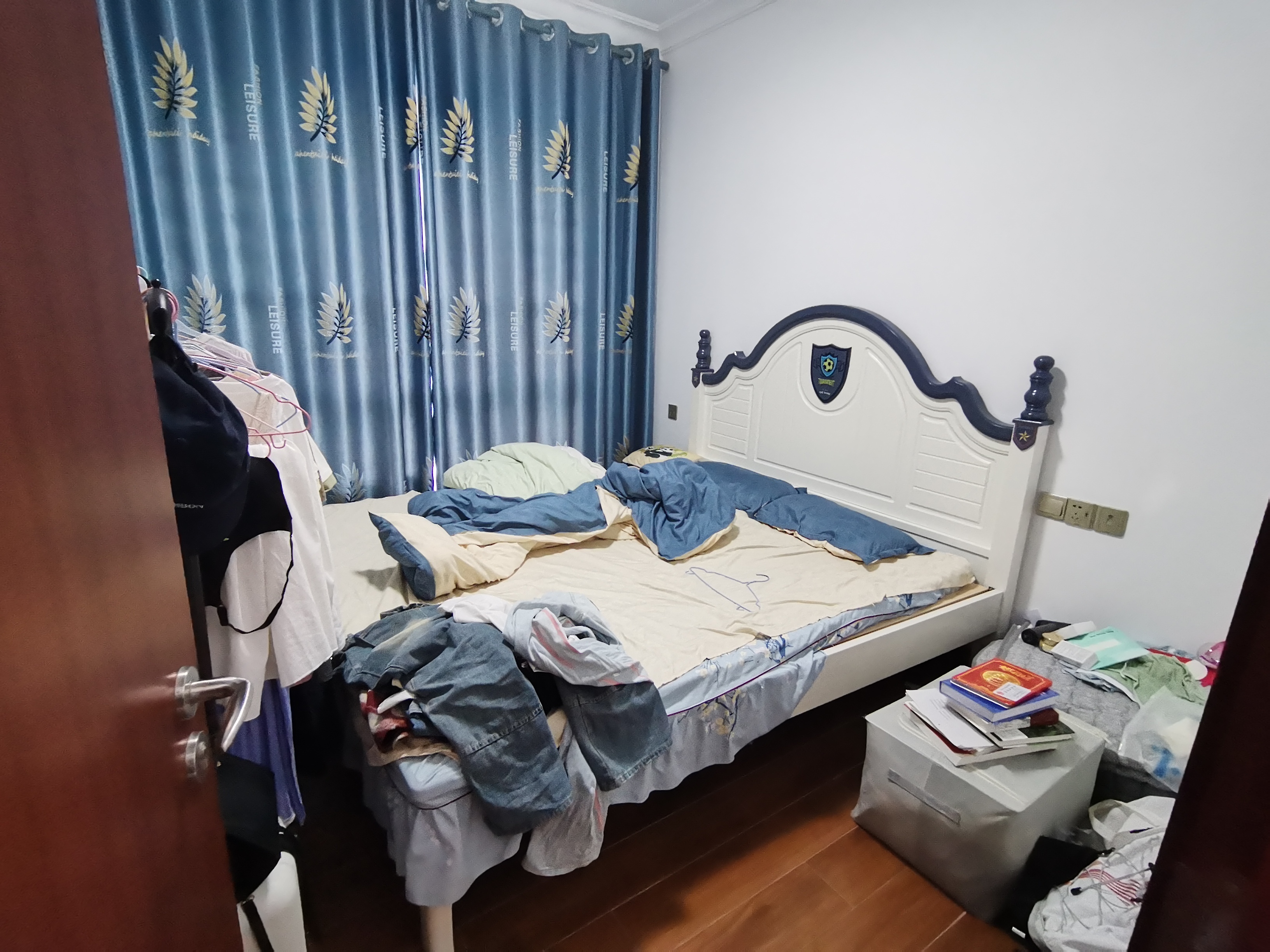 万景峰一期  3室2厅2卫   2600.00元/月室内图