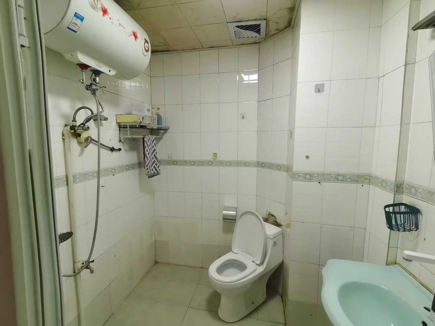 金楚小区 3室2厅1卫 98.0万 金楚小区 3室2厅1卫 98.0万客厅