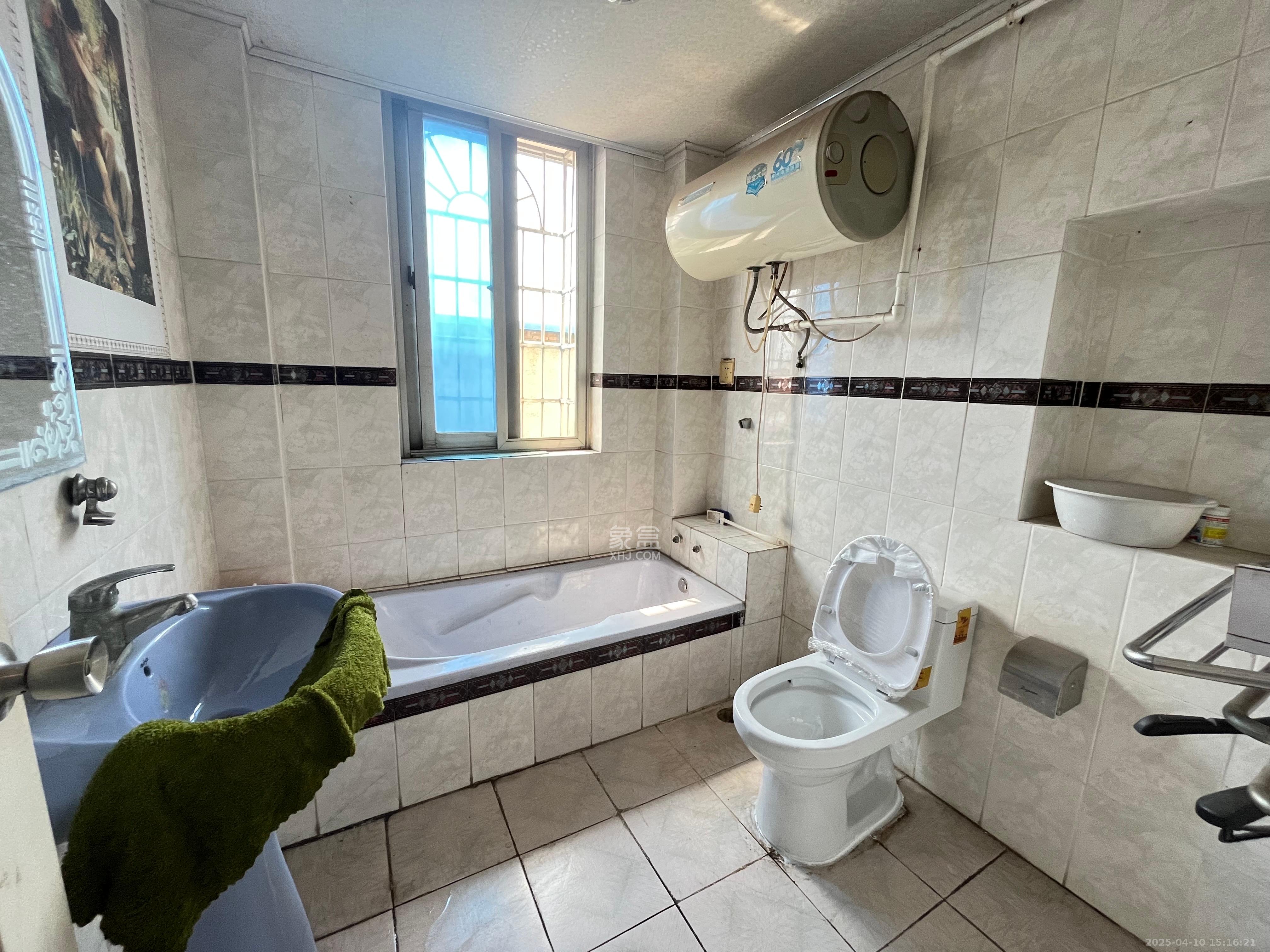 芙蓉电器城  3室2厅1卫    1800.0元/月 芙蓉电器城  3室2厅1卫    1800.0元/月室内图