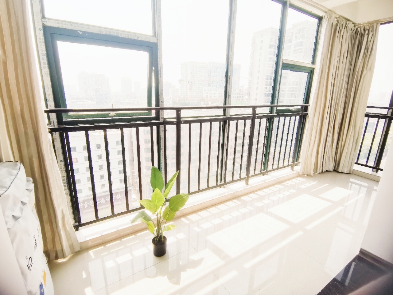 长和广场 3室2厅2卫 2500.0元/月 长和广场 3室2厅2卫 2500.0元/月室内图