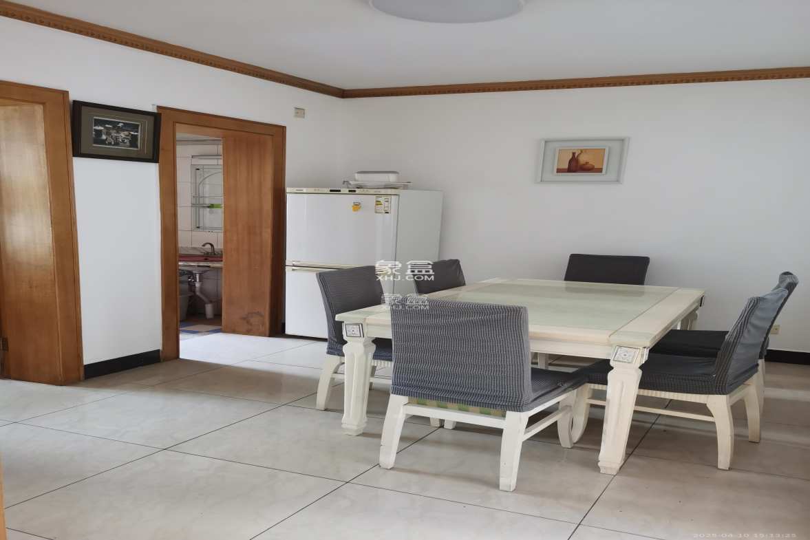 长沙市中心医院宿舍楼(雨花区)  3室2厅1卫    2000.0元/月 长沙市中心医院宿舍楼(雨花区)  3室2厅1卫    2000.0元/月室内图