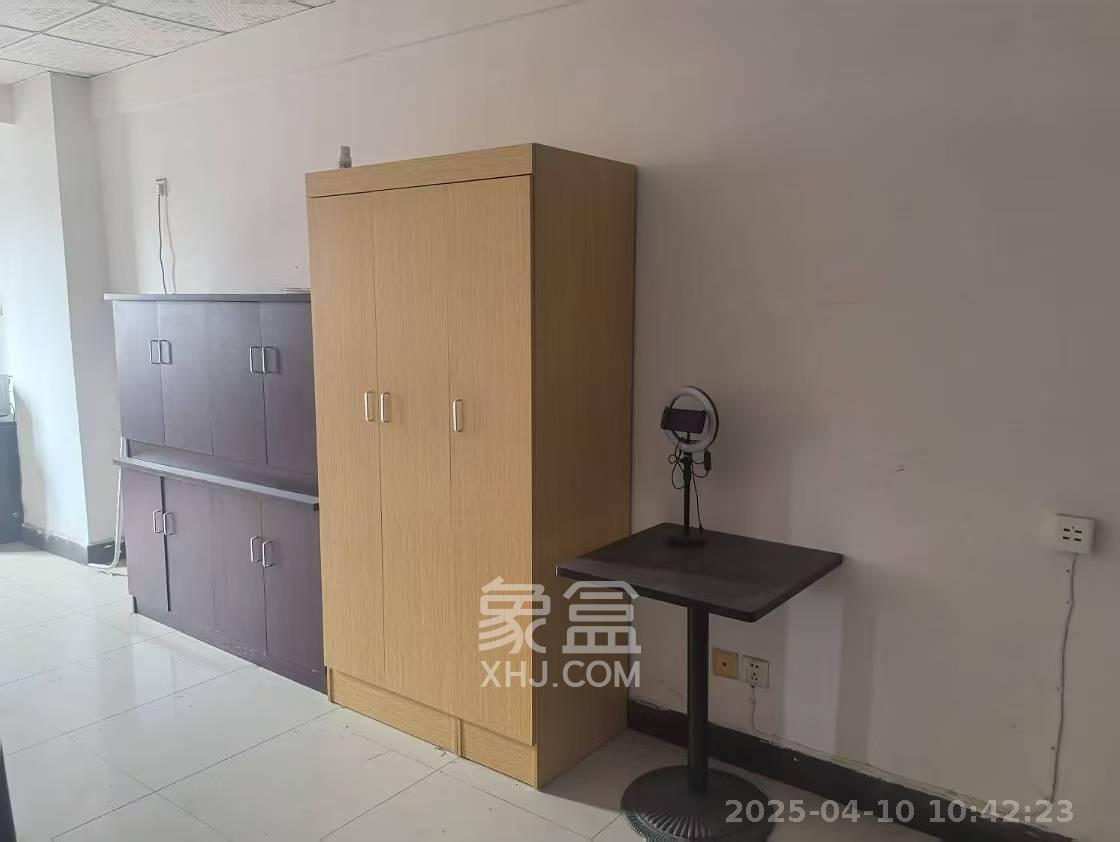 红星商务楼(红星蔬菜批发大市场) 1室1厅1卫 800.0元/月 红星商务楼(红星蔬菜批发大市场) 1室1厅1卫 800.0元/月室内图