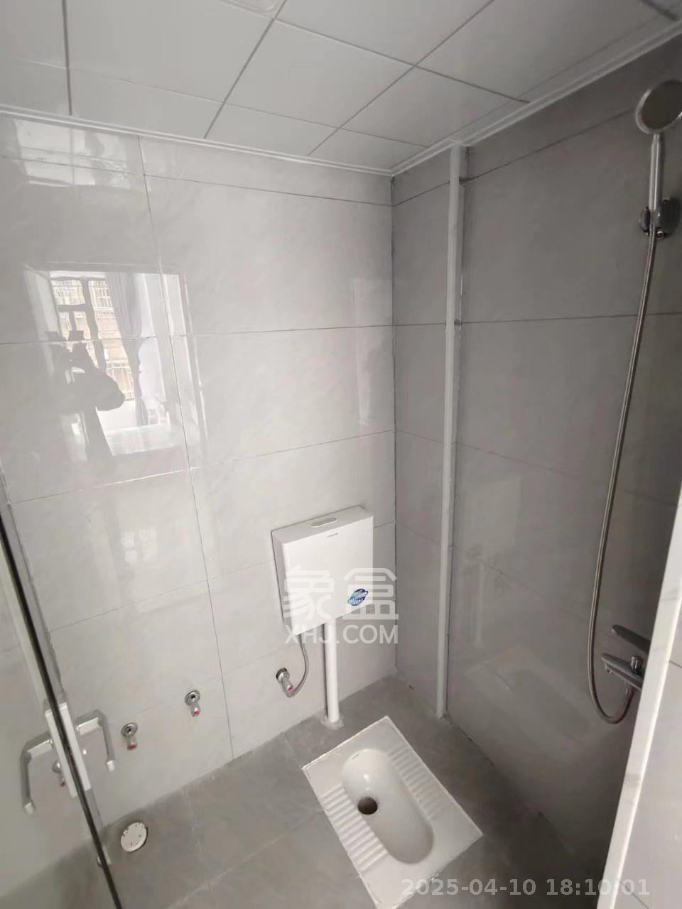 八家湾小区 1室1厅1卫 1300.0元/月 八家湾小区 1室1厅1卫 1300.0元/月室内图