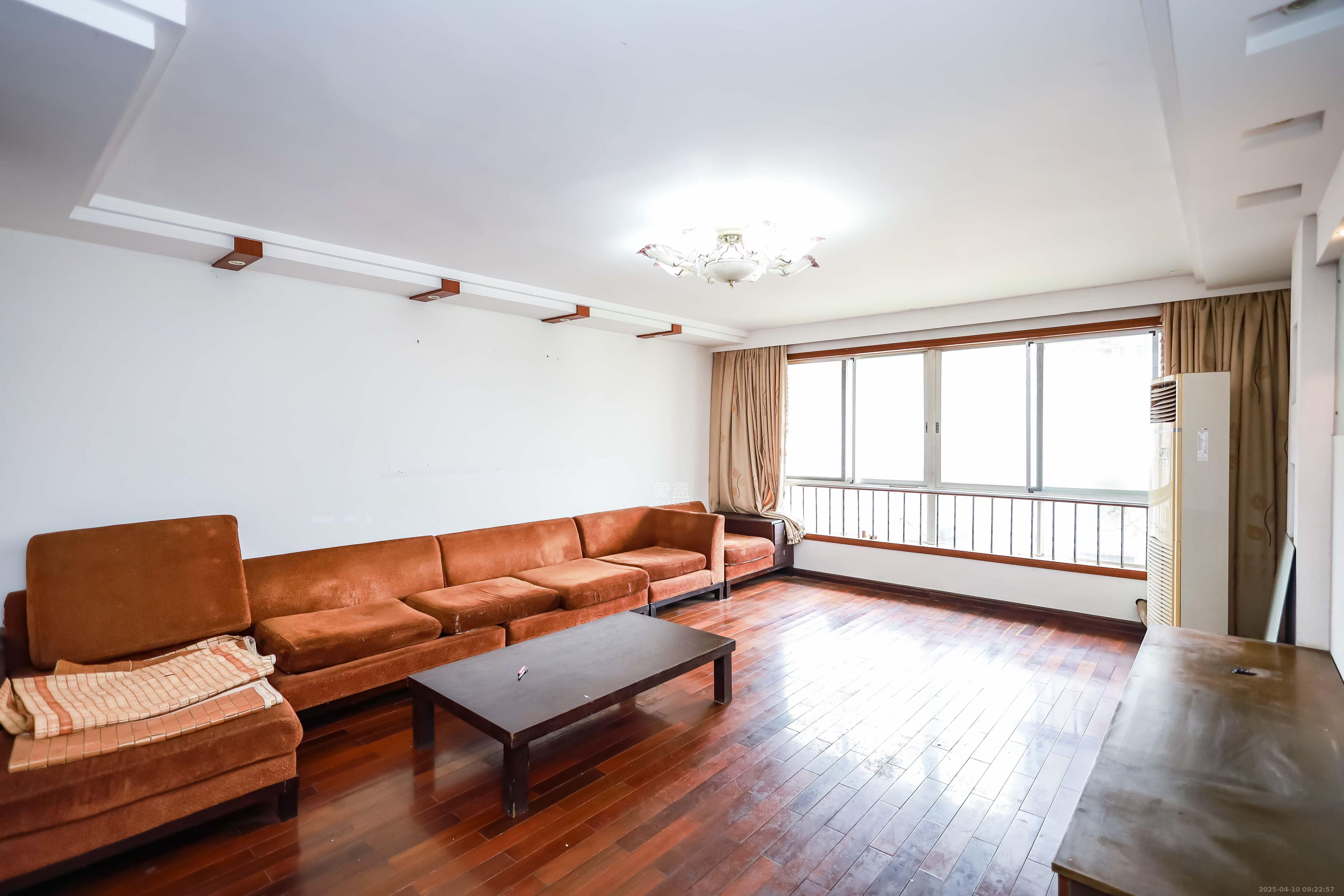 湘卫花苑 4室2厅2卫 2800.0元/月 湘卫花苑 4室2厅2卫 2800.0元/月室内图