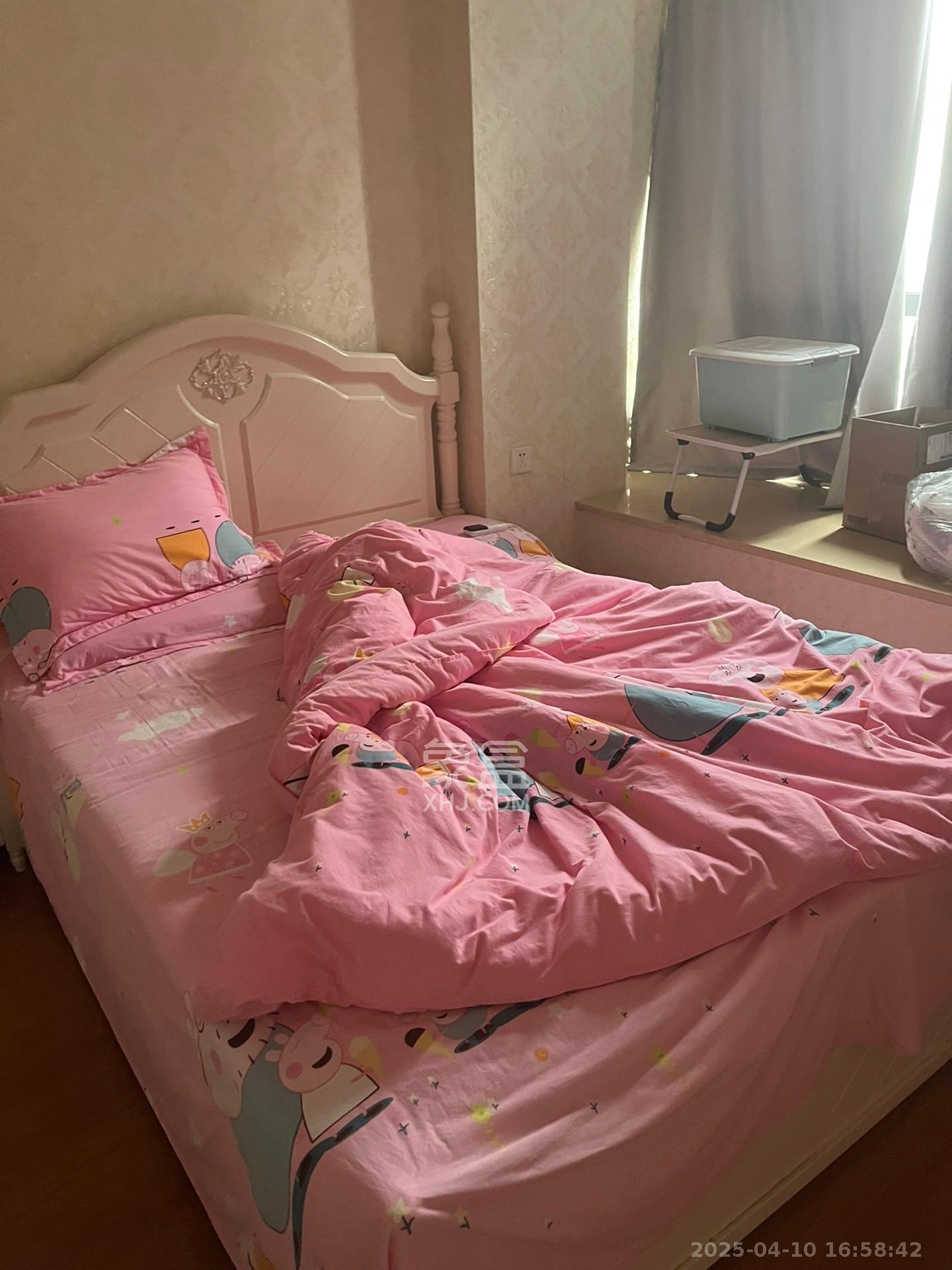 剑桥名门  1室2厅1卫   2300.00元/月室内图