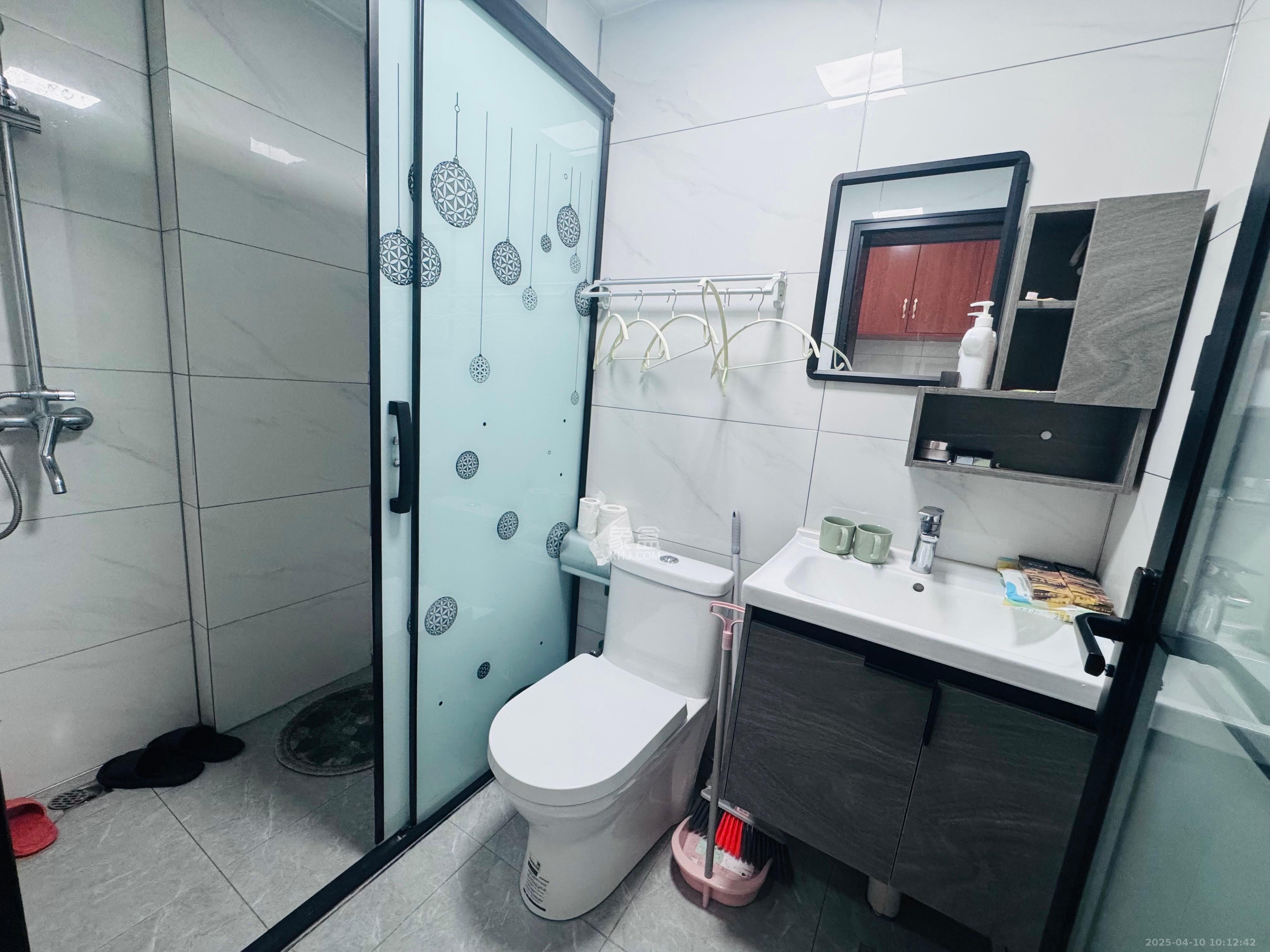 汇景发展环球中心 1室1厅1卫 2300.0元/月 汇景发展环球中心 1室1厅1卫 2300.0元/月室内图