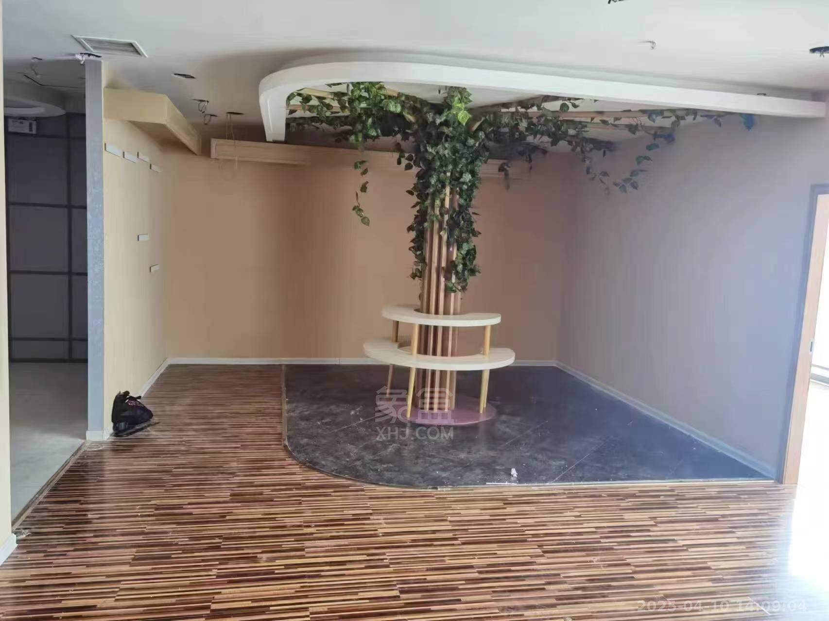 大汉希尔顿 3室1厅1卫 8000.0元/月 大汉希尔顿 3室1厅1卫 8000.0元/月户型图