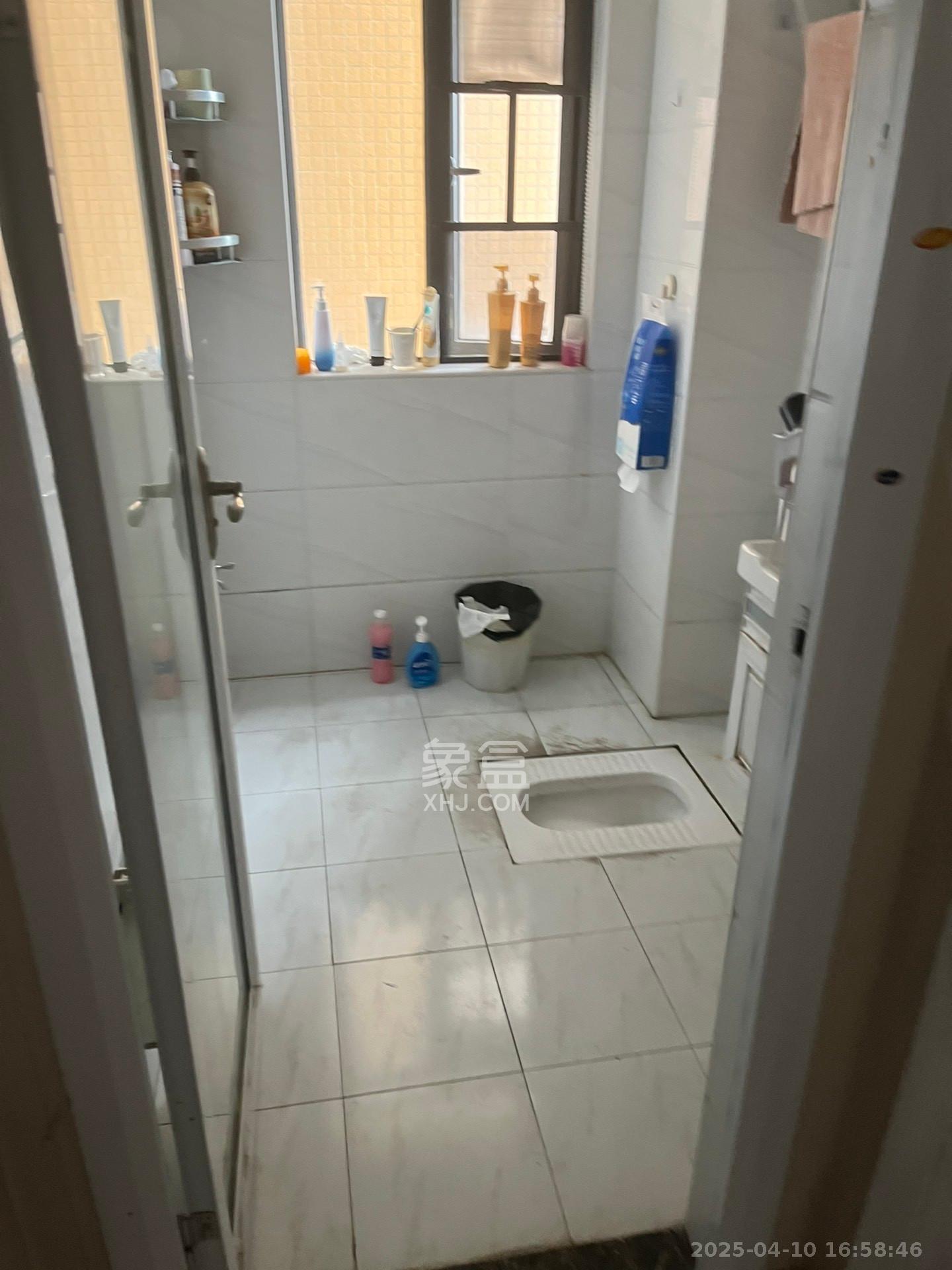 剑桥名门  1室2厅1卫   2300.00元/月室内图