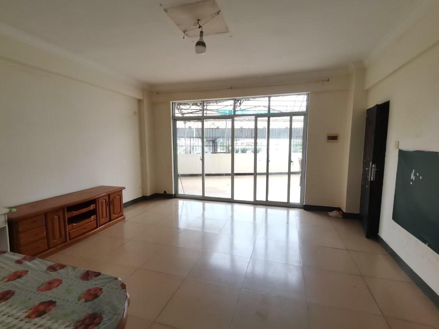 金楚小区 3室2厅1卫 98.0万 金楚小区 3室2厅1卫 98.0万客厅