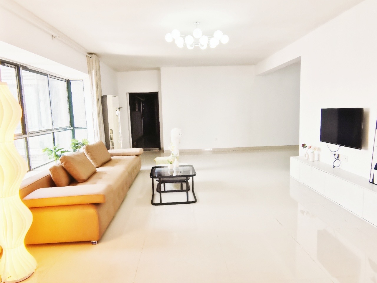 长和广场 3室2厅2卫 2500.0元/月 长和广场 3室2厅2卫 2500.0元/月室内图