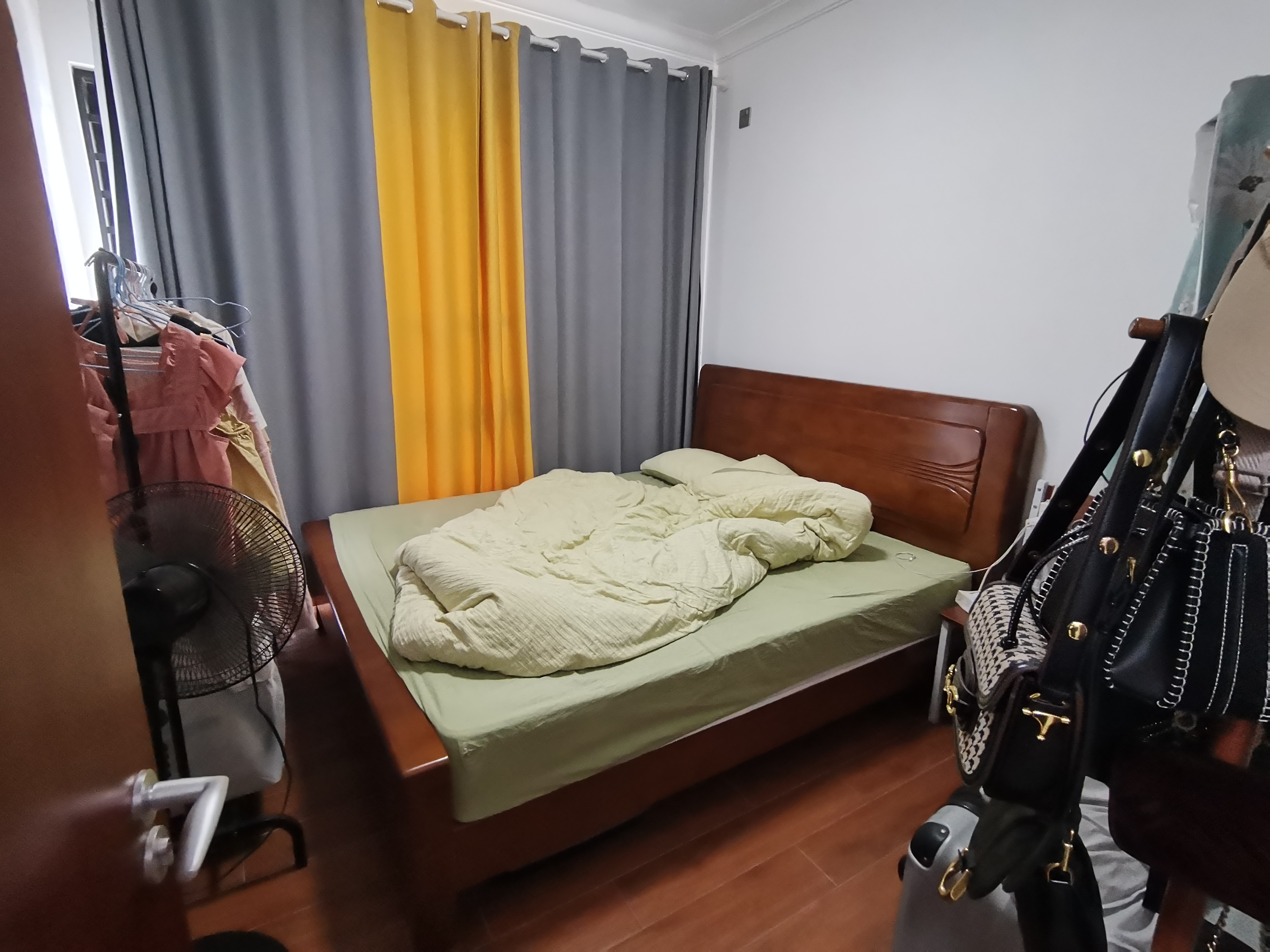 万景峰一期  3室2厅2卫   2600.00元/月室内图