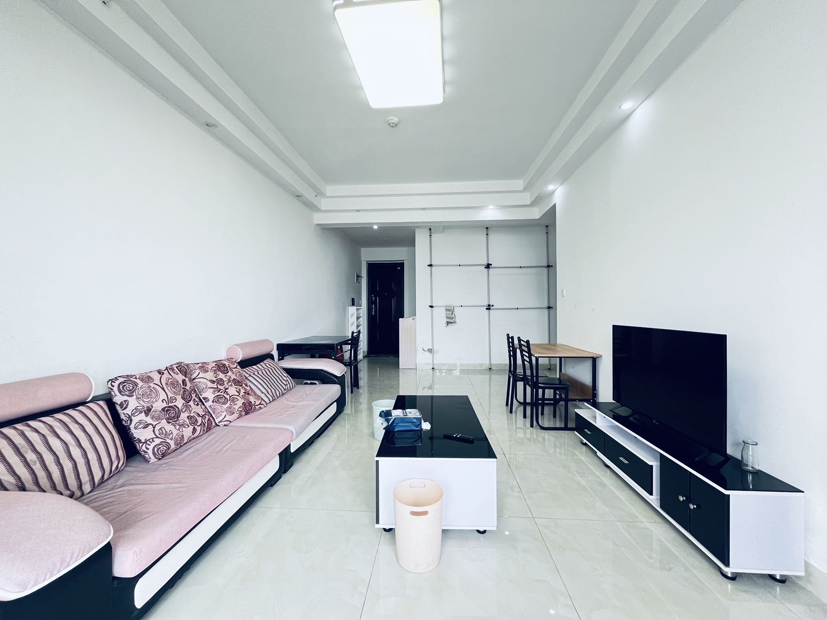 远大购物广场 1室2厅1卫 110.0万 远大购物广场 1室2厅1卫 110.0万客厅