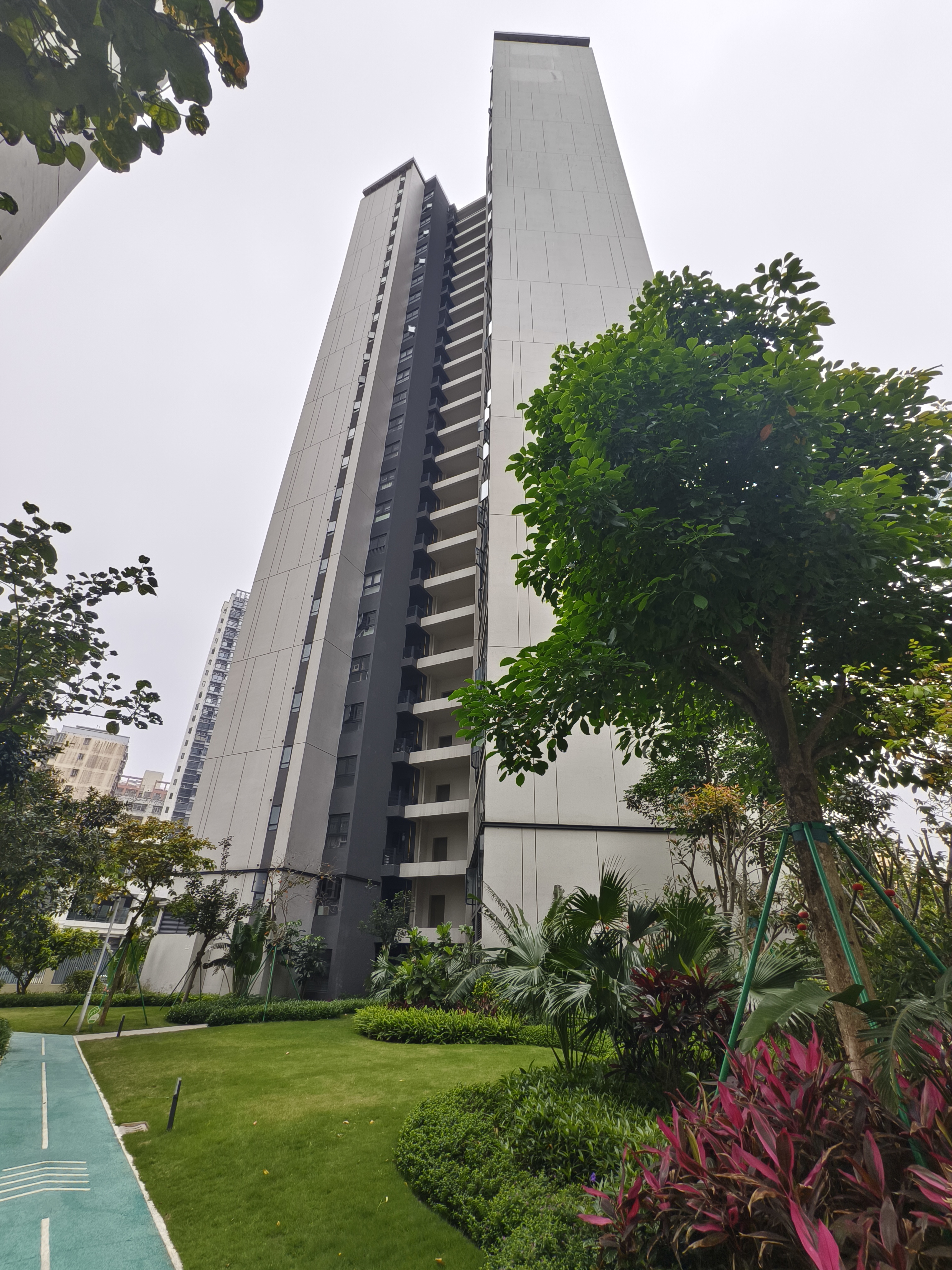 中海汇德里  3室2厅2卫    310.0万 中海汇德里  3室2厅2卫    310.0万客厅