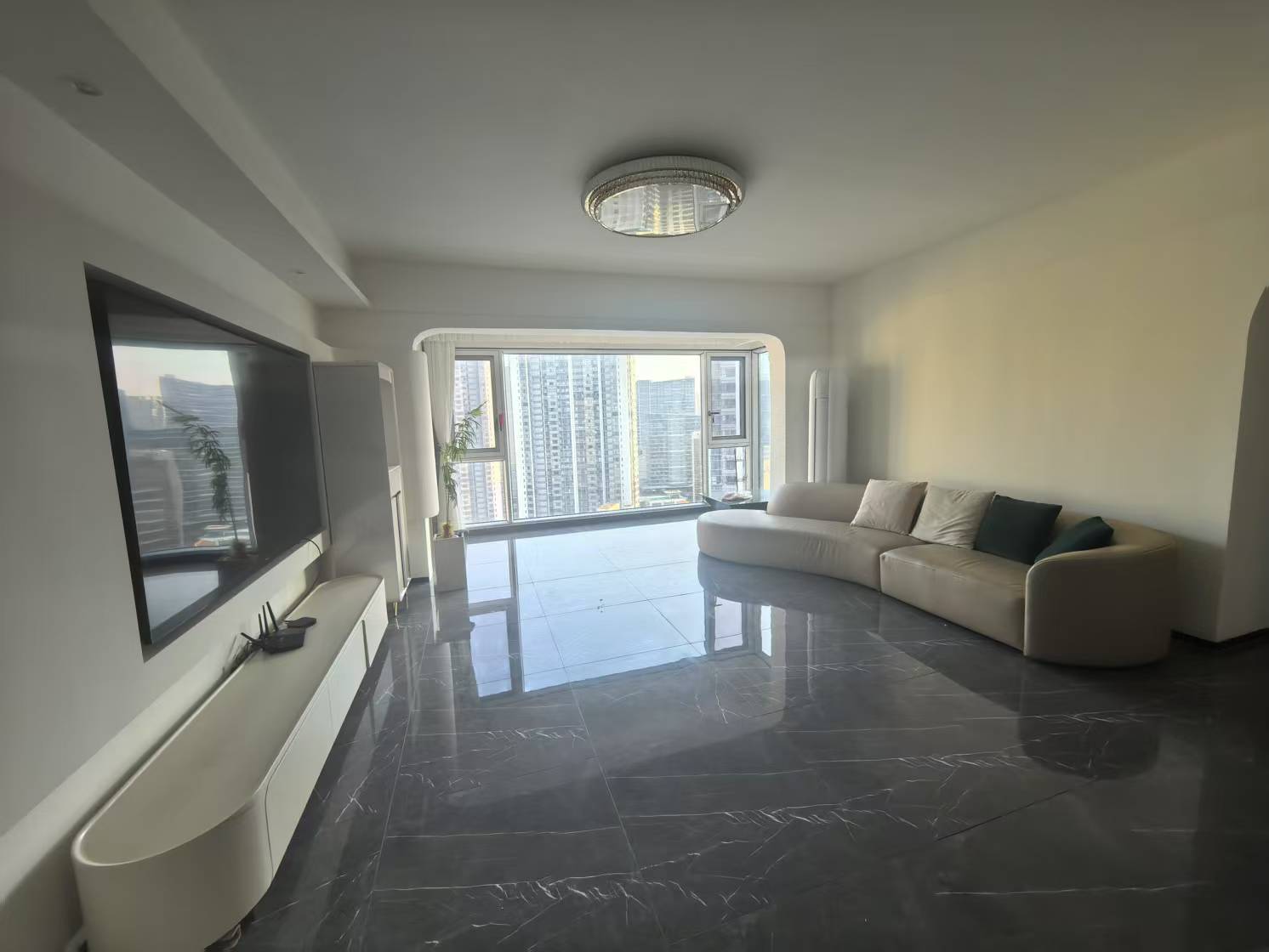 中海汇德里  3室2厅2卫    310.0万 中海汇德里  3室2厅2卫    310.0万客厅