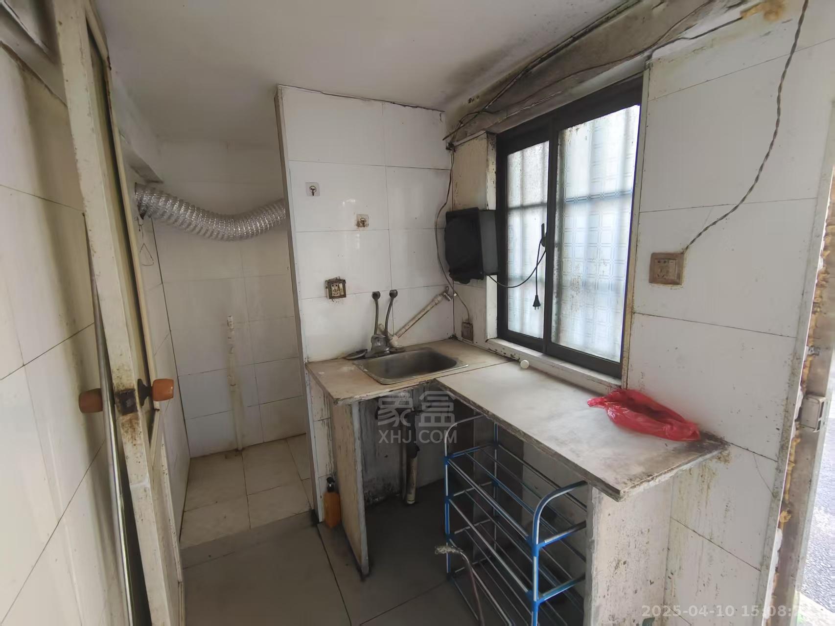 富绅花园 1室1厅1卫 400.0元/月 富绅花园 1室1厅1卫 400.0元/月室内图