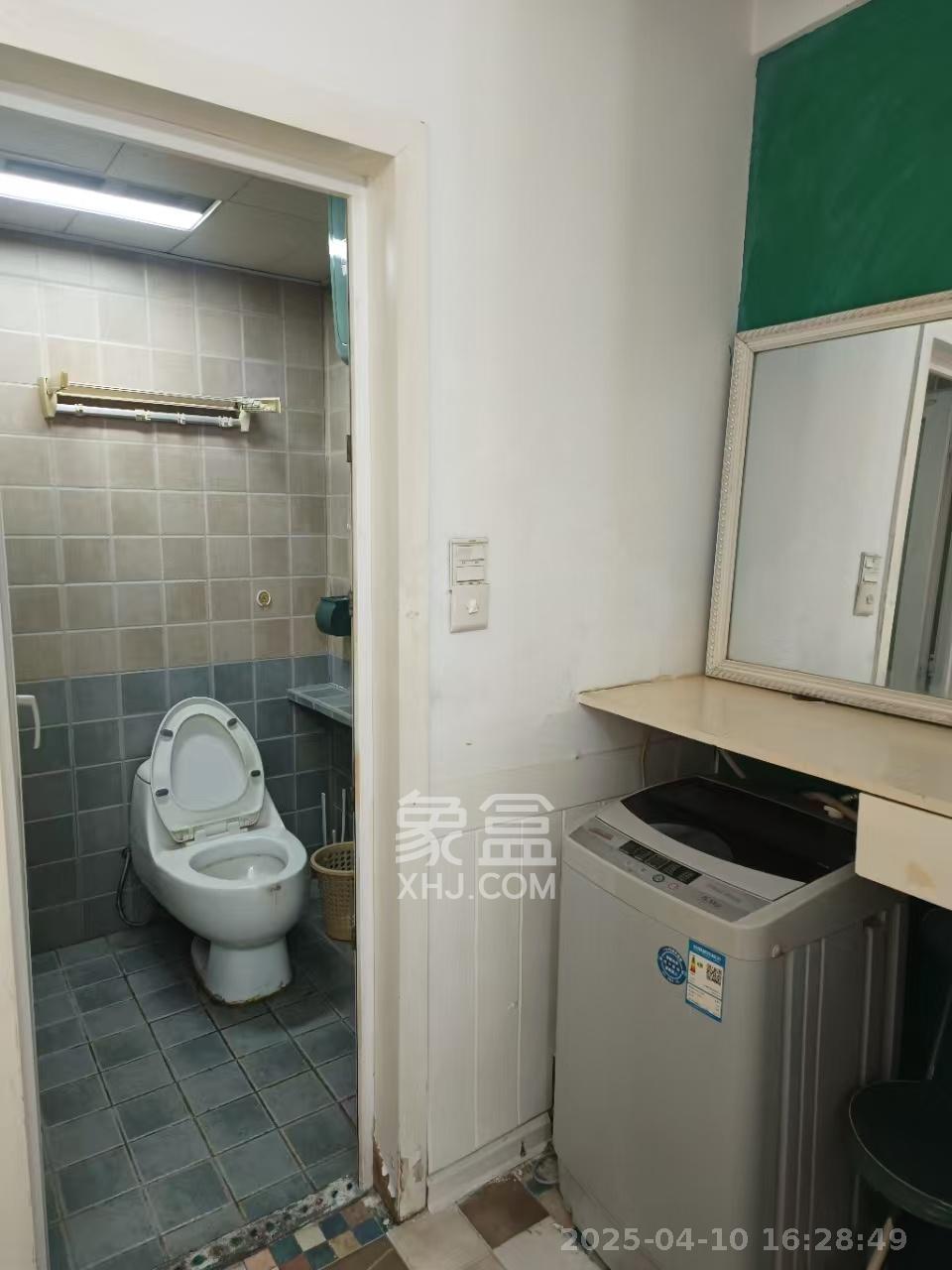 枫华府第  1室1厅1卫   1200.00元/月室内图