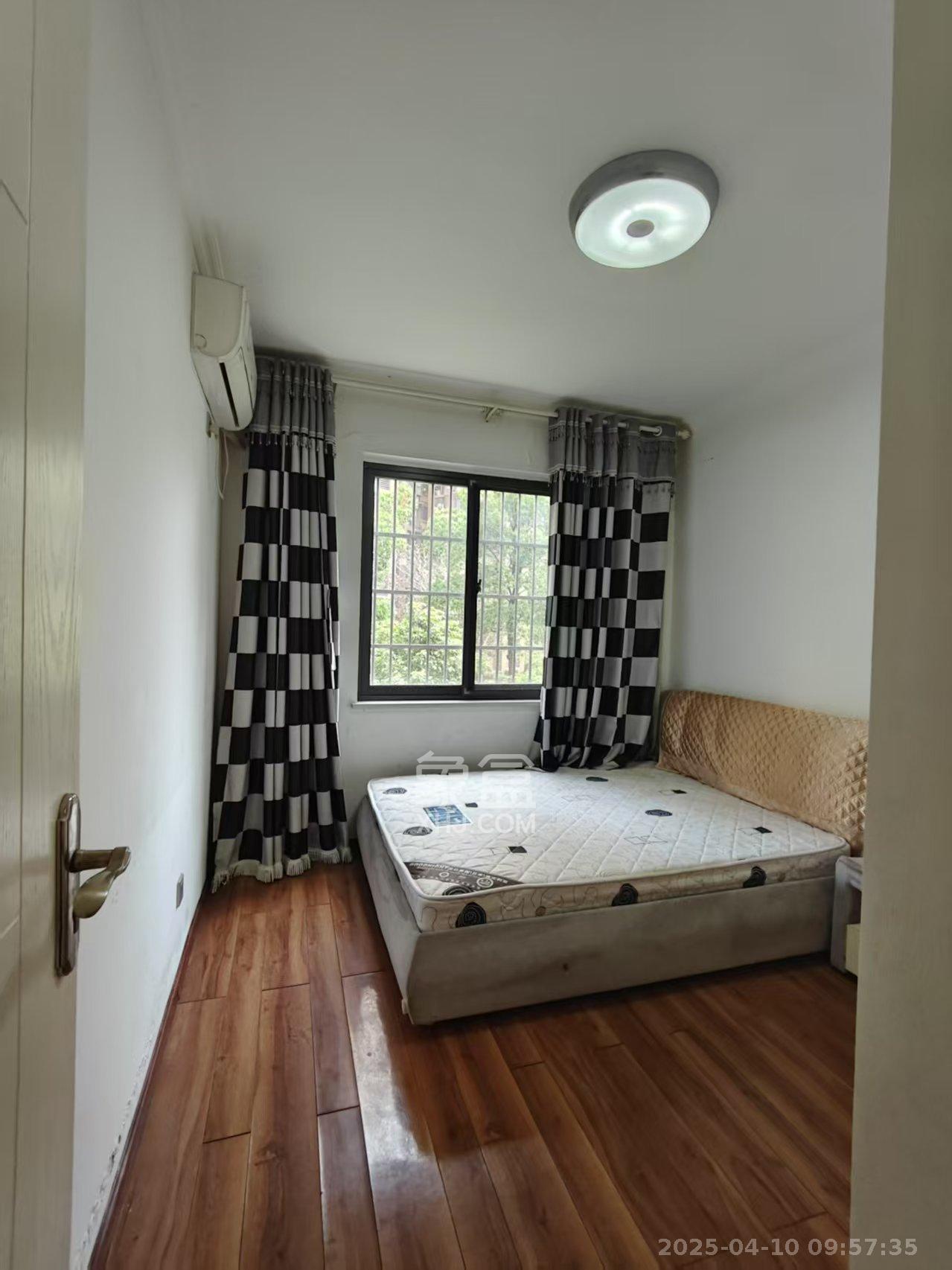 山水嘉园 4室2厅2卫 2500.0元/月 山水嘉园 4室2厅2卫 2500.0元/月室内图