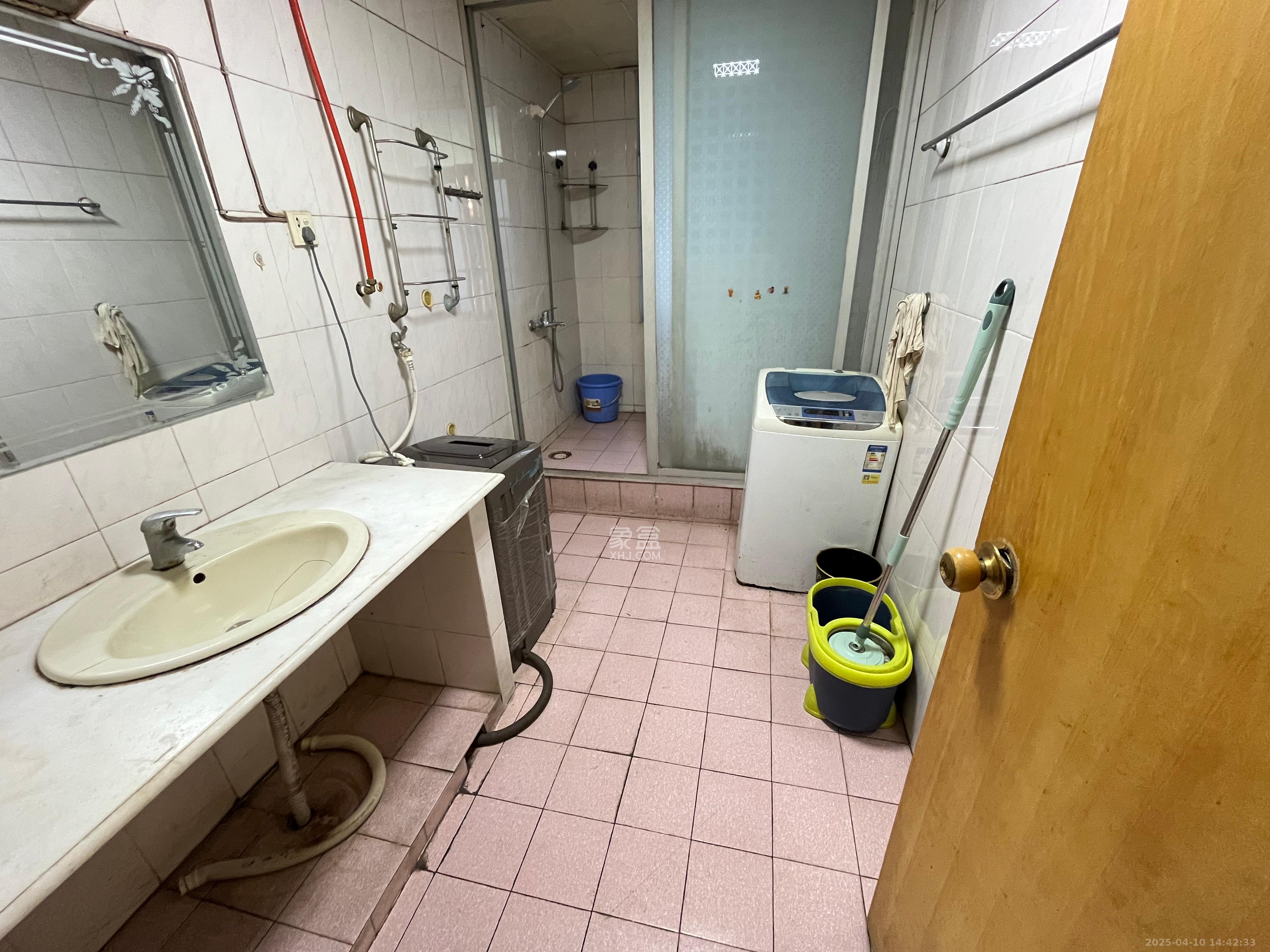 鸿园小区 3室2厅1卫 2300.0元/月 鸿园小区 3室2厅1卫 2300.0元/月室内图