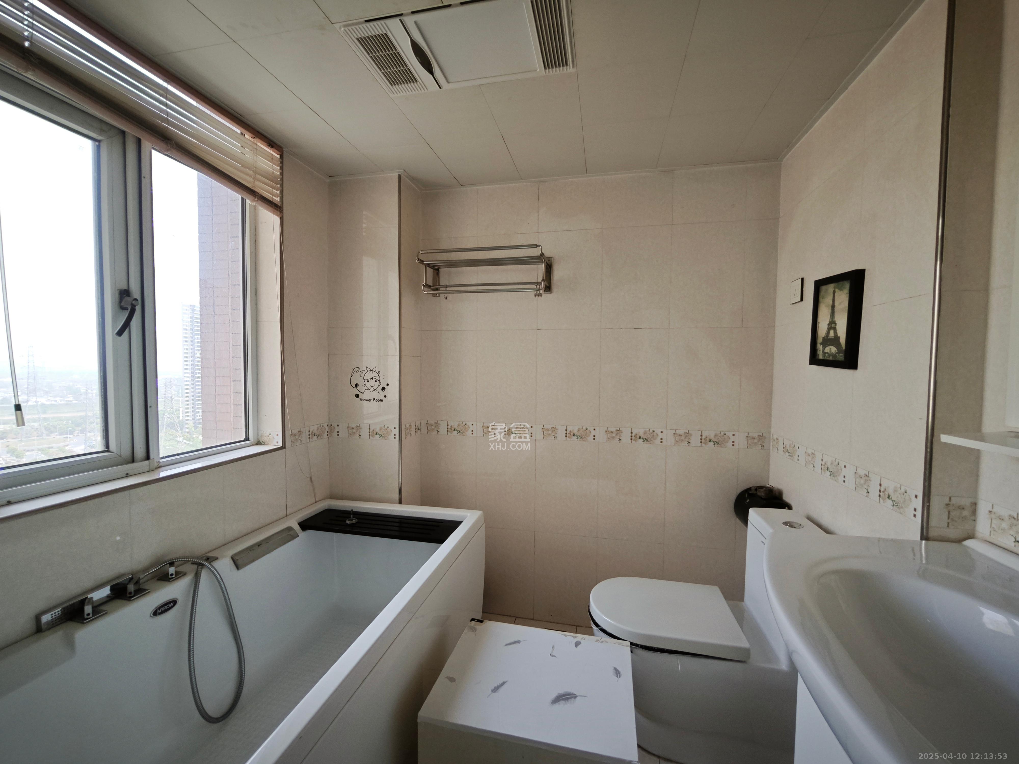 万国城(当代满庭春MOMA)一期 3室2厅2卫 2400.0元/月 万国城(当代满庭春MOMA)一期 3室2厅2卫 2400.0元/月室内图