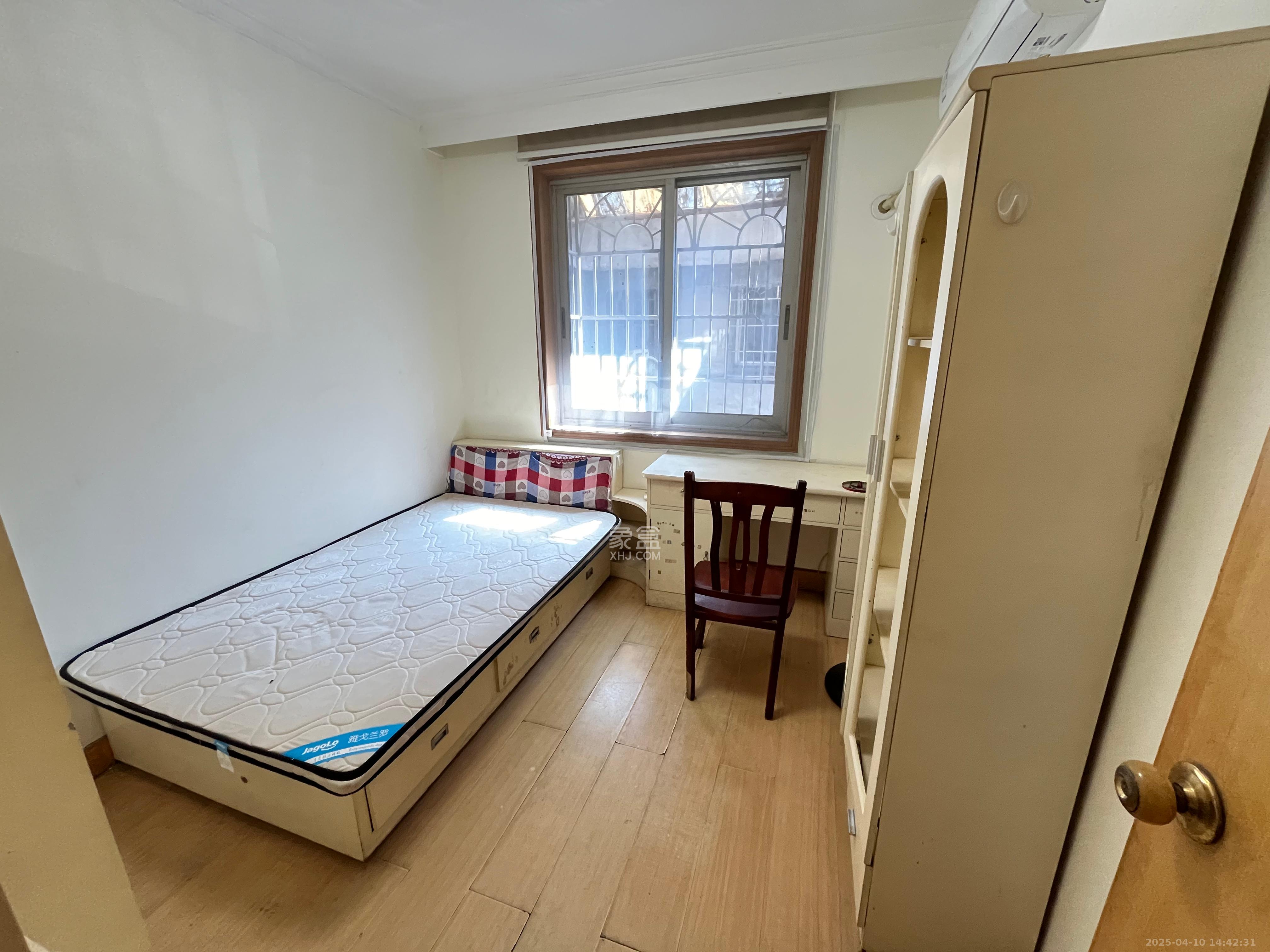 鸿园小区 3室2厅1卫 2300.0元/月 鸿园小区 3室2厅1卫 2300.0元/月室内图