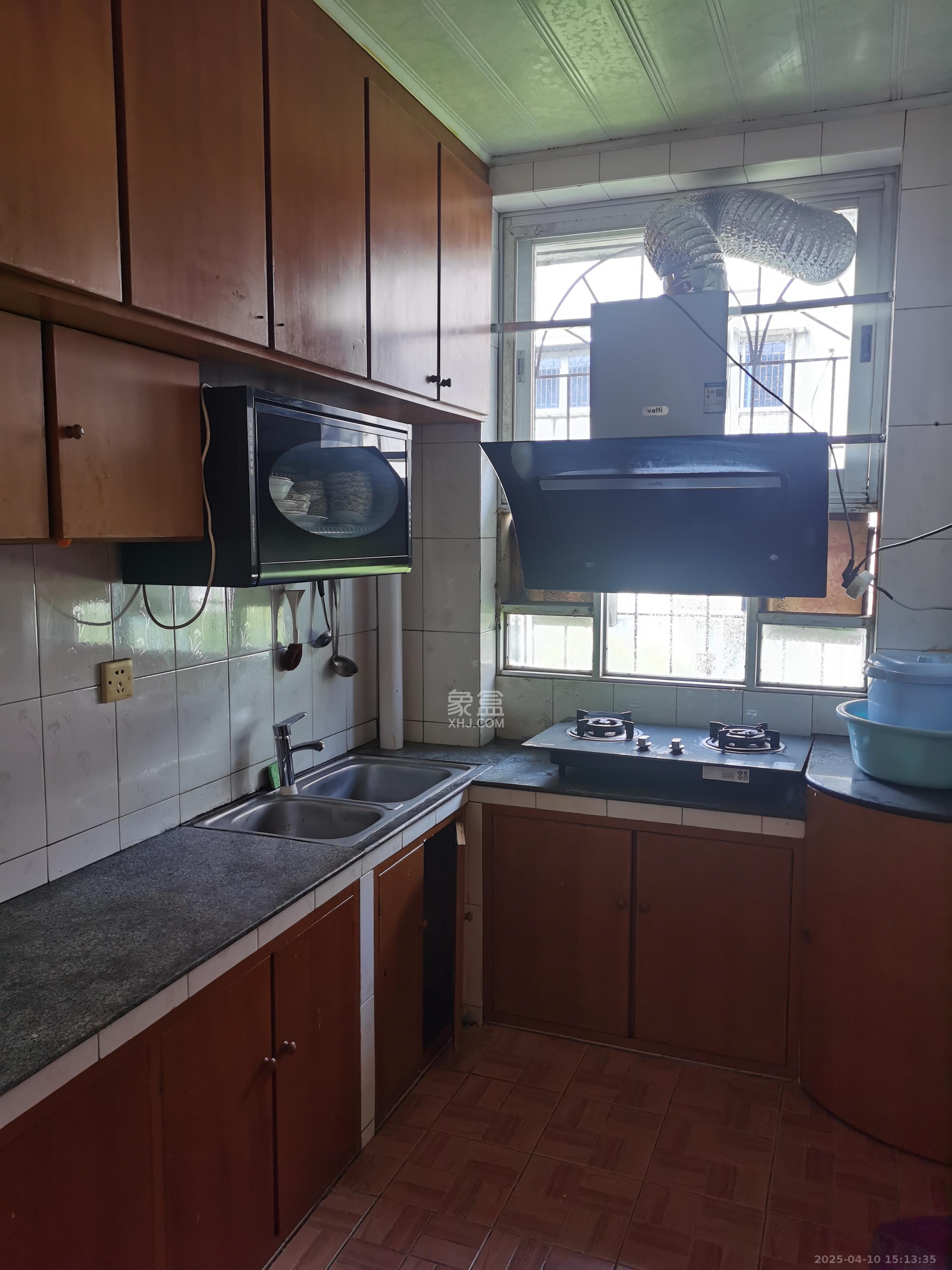 长沙市中心医院宿舍楼(雨花区)  3室2厅1卫    2000.0元/月 长沙市中心医院宿舍楼(雨花区)  3室2厅1卫    2000.0元/月室内图