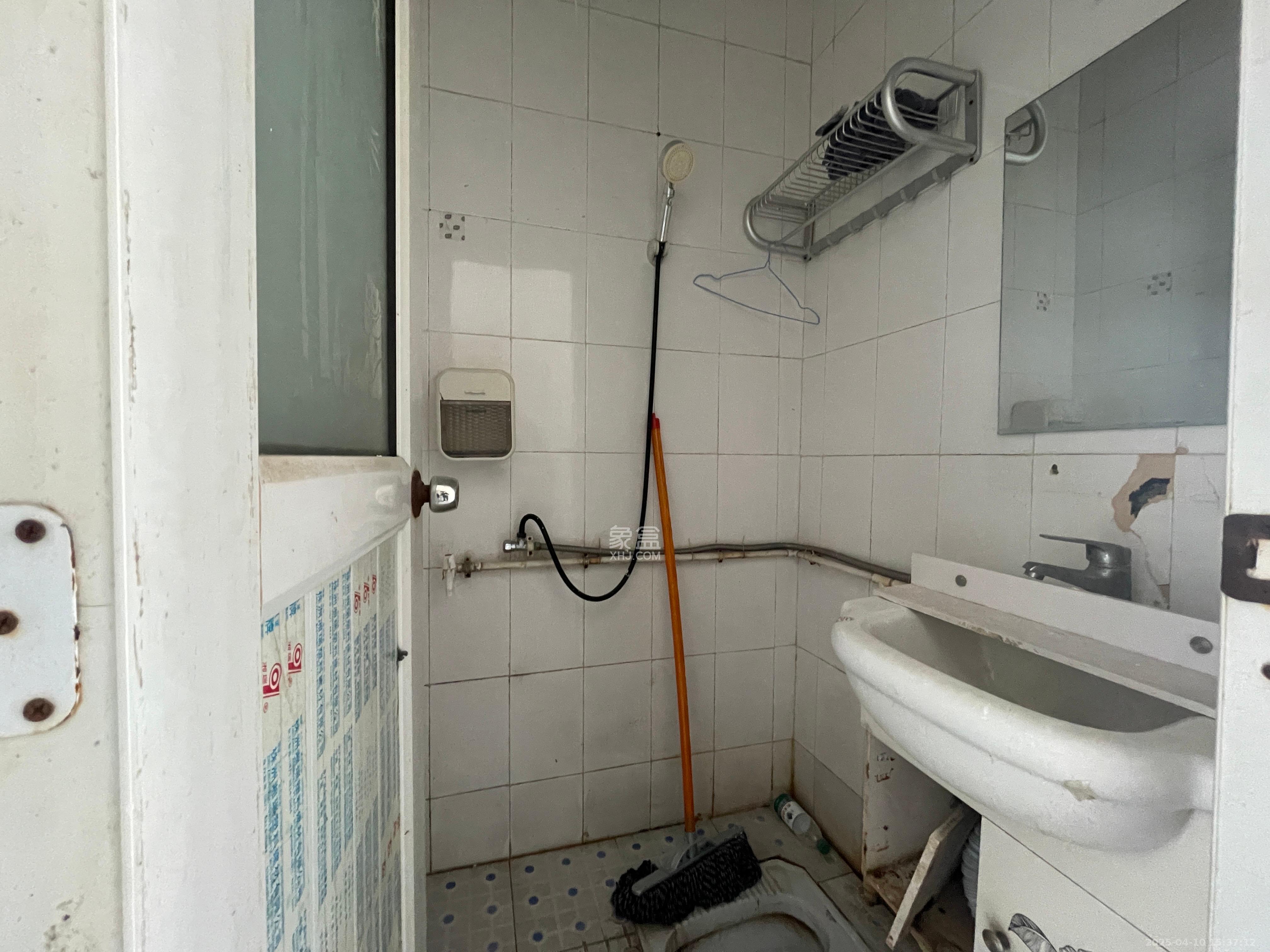 新合四村 1室1厅1卫 900.0元/月 新合四村 1室1厅1卫 900.0元/月室内图