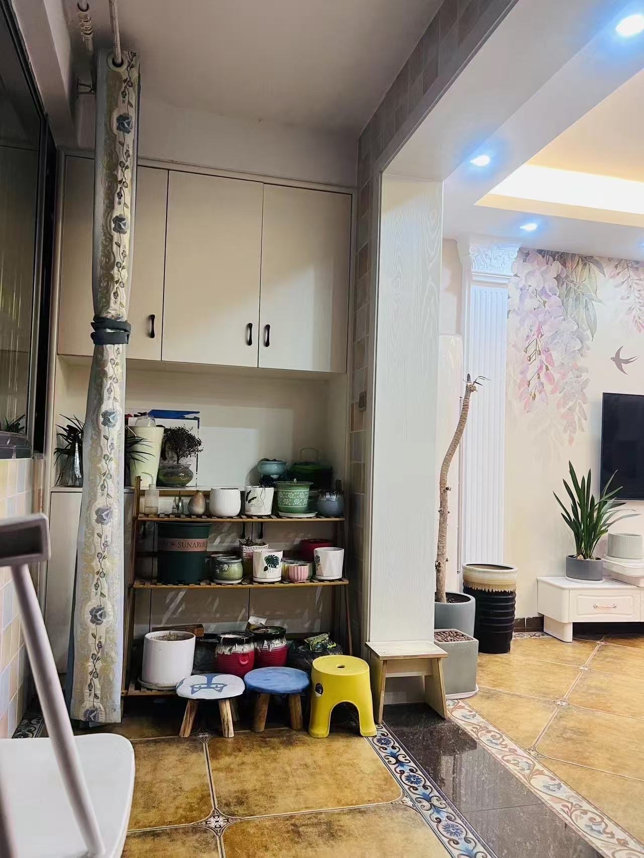 铂金玫瑰园  3室2厅2卫    58.0万 铂金玫瑰园  3室2厅2卫    58.0万客厅