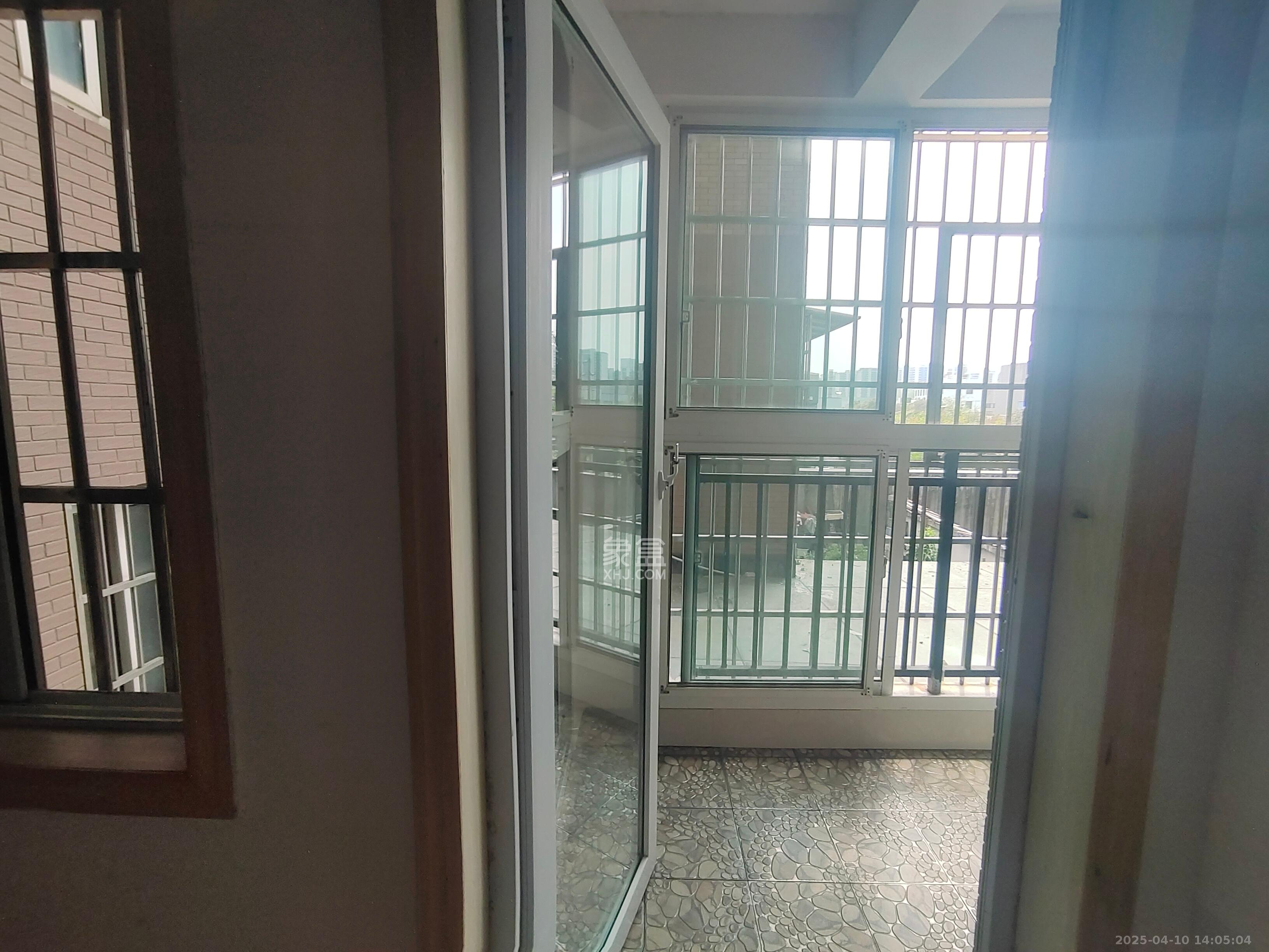 和馨园  3室2厅2卫   2450.00元/月室内图