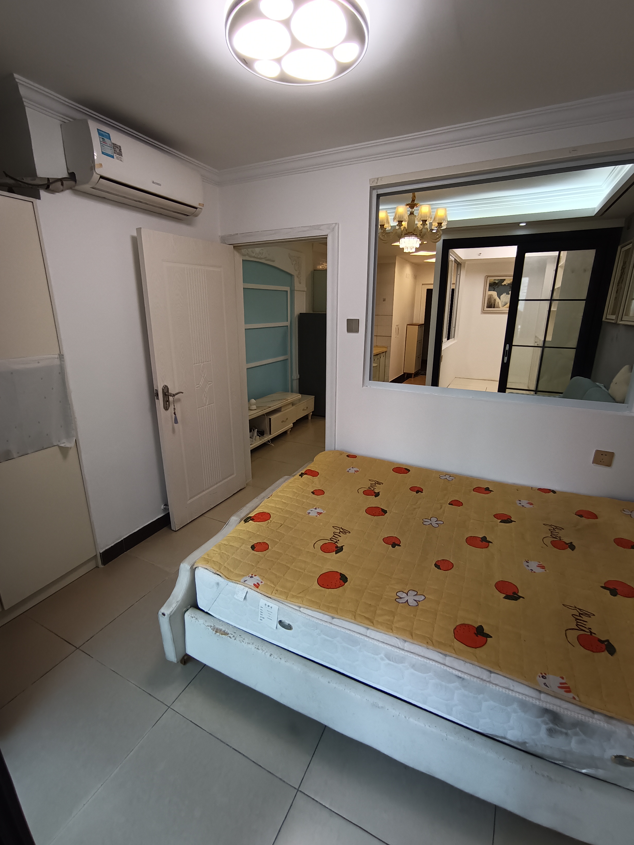 帝国大厦 1室1厅1卫 53.0万 帝国大厦 1室1厅1卫 53.0万客厅