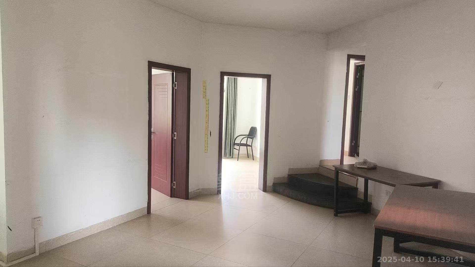 百益大厦 4室0厅1卫 2200.0元/月 百益大厦 4室0厅1卫 2200.0元/月室内图