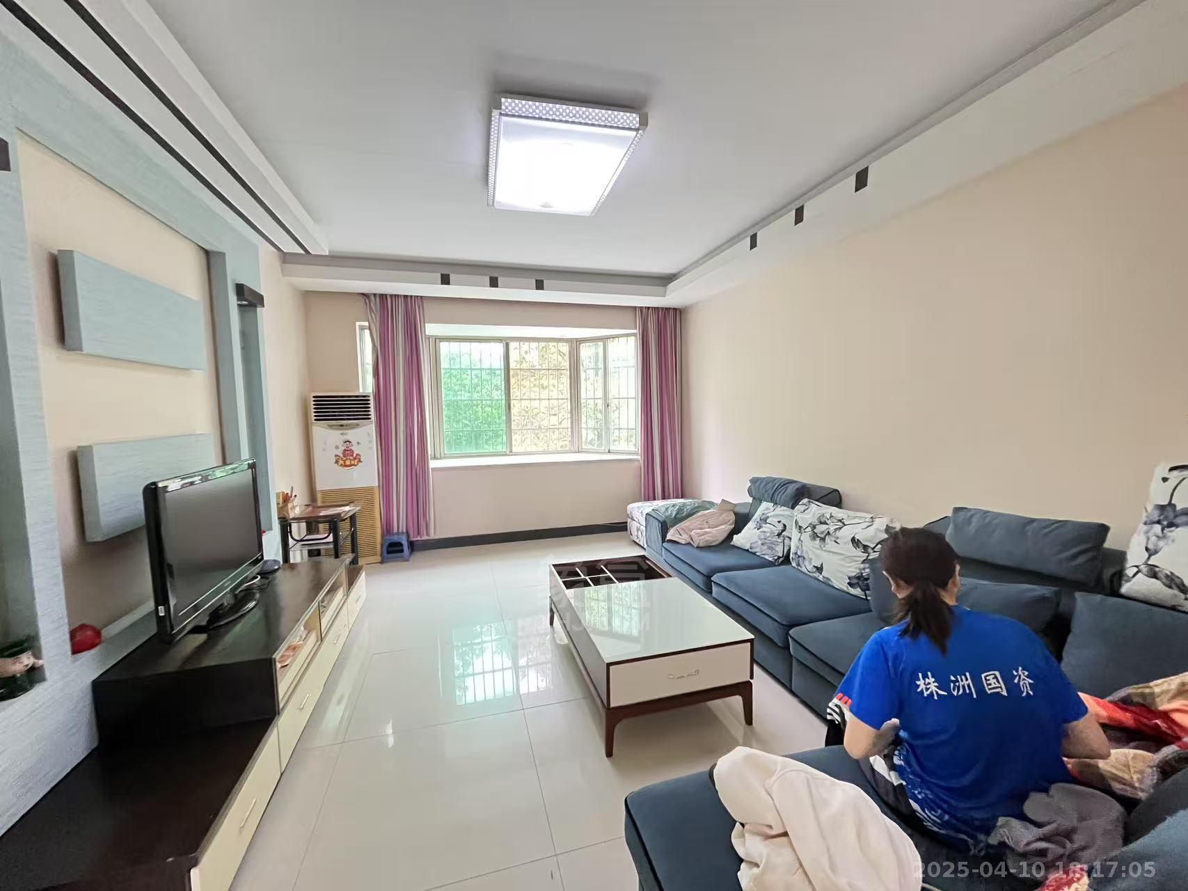 明月湖  3室2厅2卫   1400.00元/月室内图