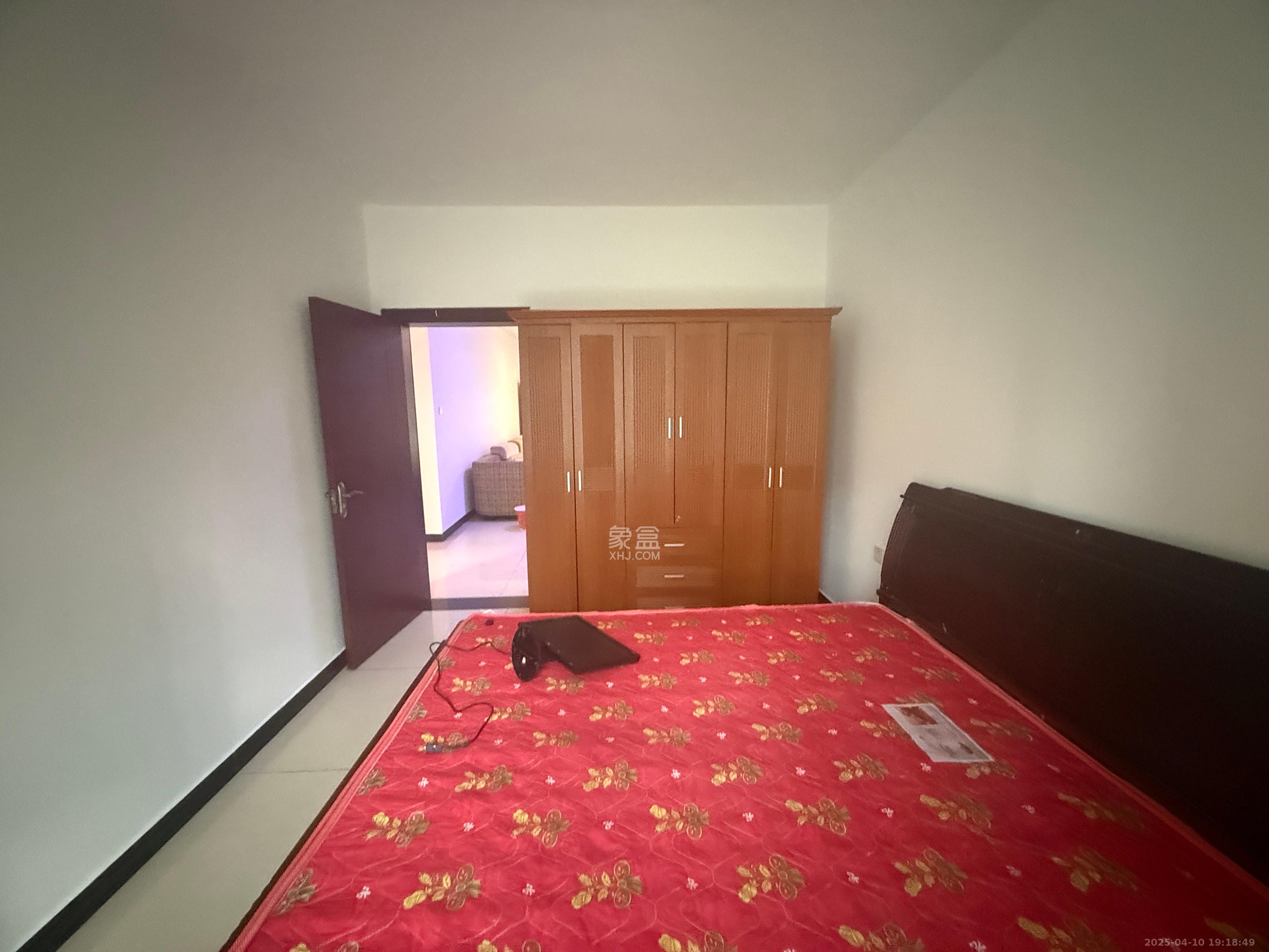 岳华嘉园 3室2厅2卫 2200.0元/月 岳华嘉园 3室2厅2卫 2200.0元/月室内图