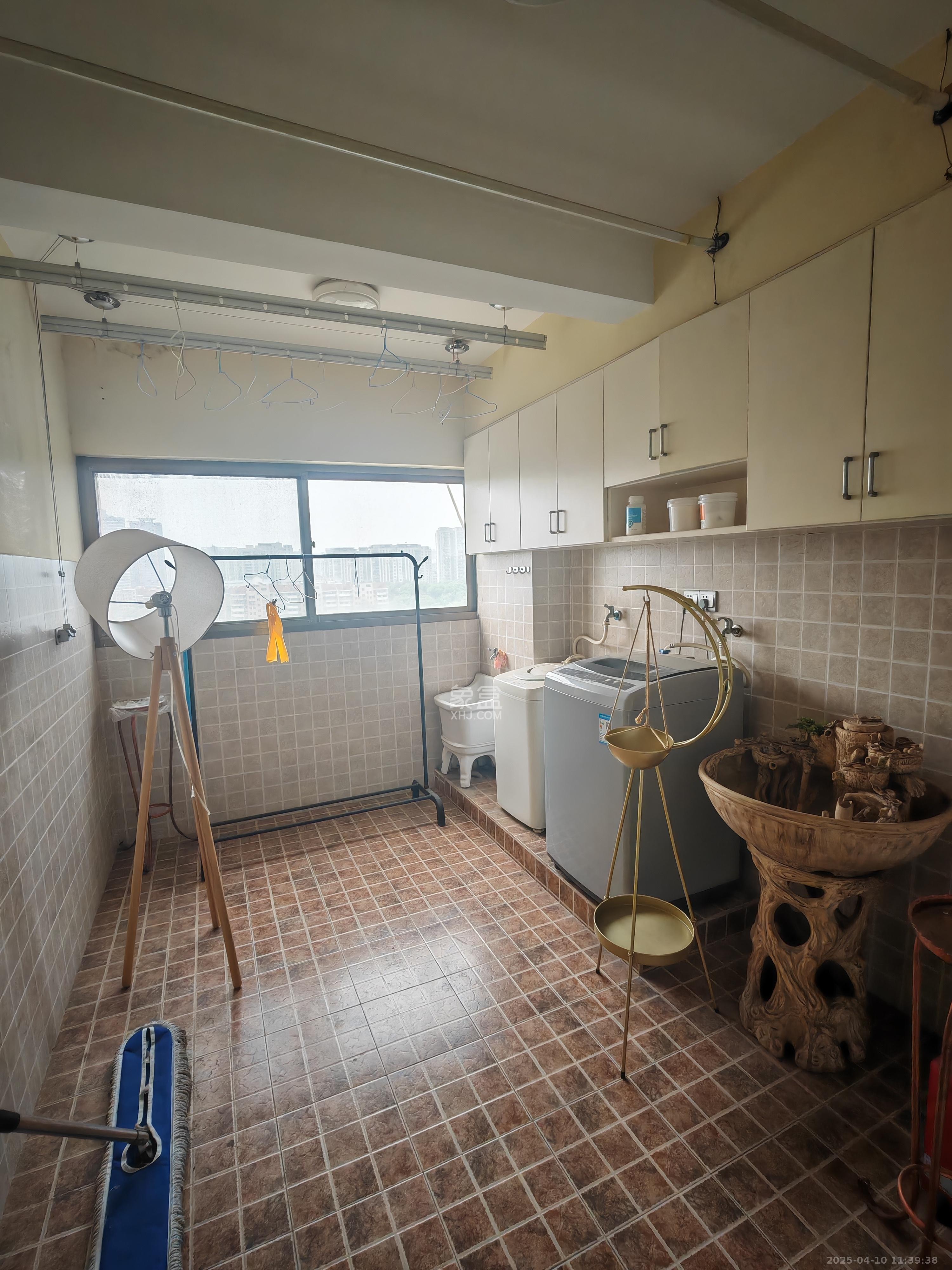 南国嘉苑 5室2厅2卫 3200.0元/月 南国嘉苑 5室2厅2卫 3200.0元/月室内图