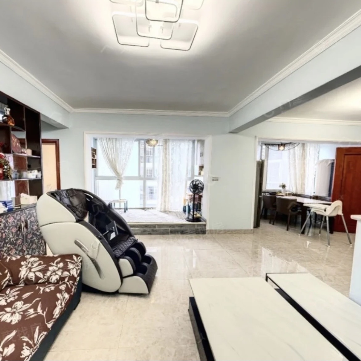 蓝水湾二期  2室2厅1卫    129.0万 蓝水湾二期  2室2厅1卫    129.0万客厅