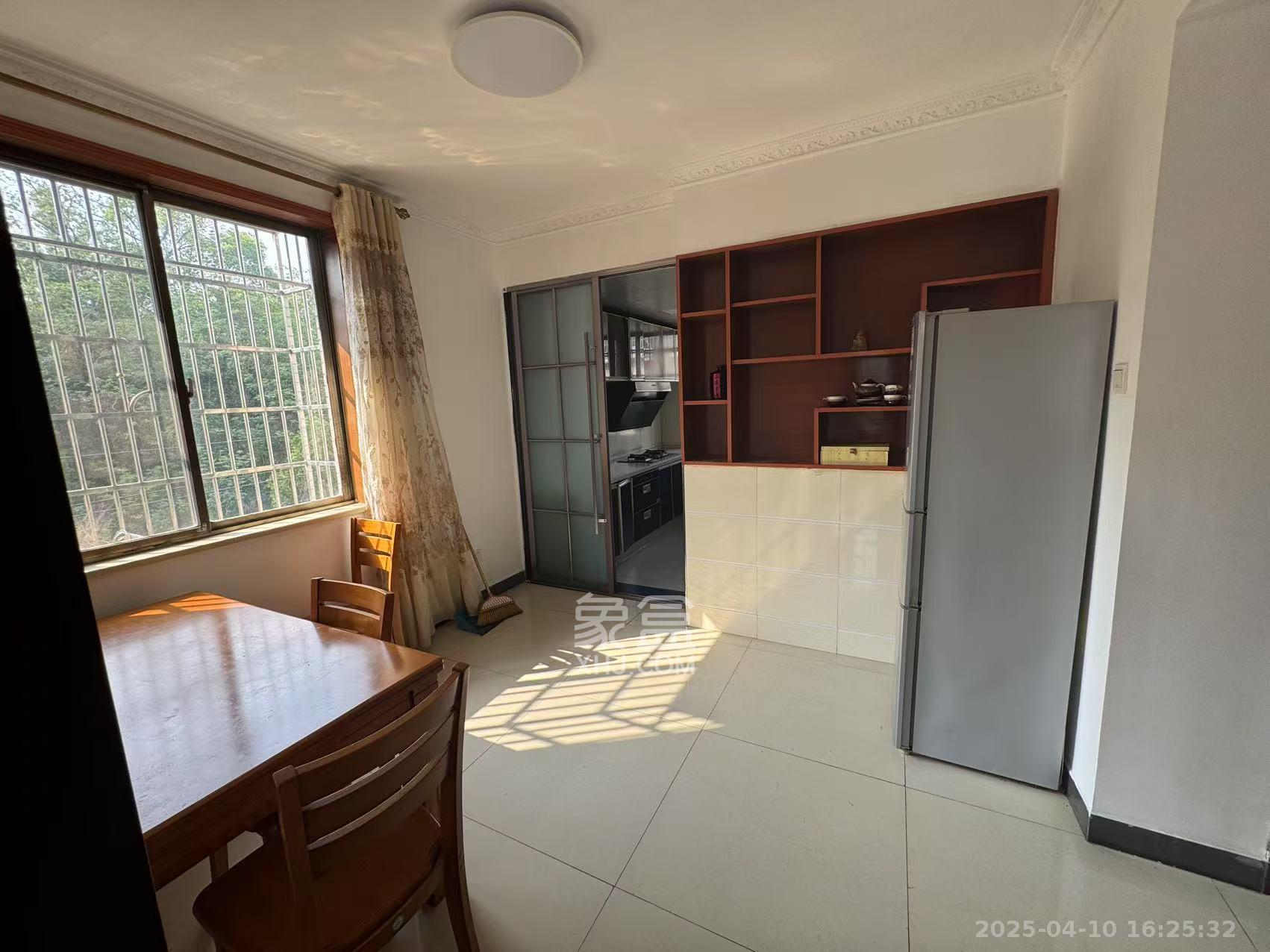 谷峰小区 2室2厅1卫 1600.0元/月 谷峰小区 2室2厅1卫 1600.0元/月室内图