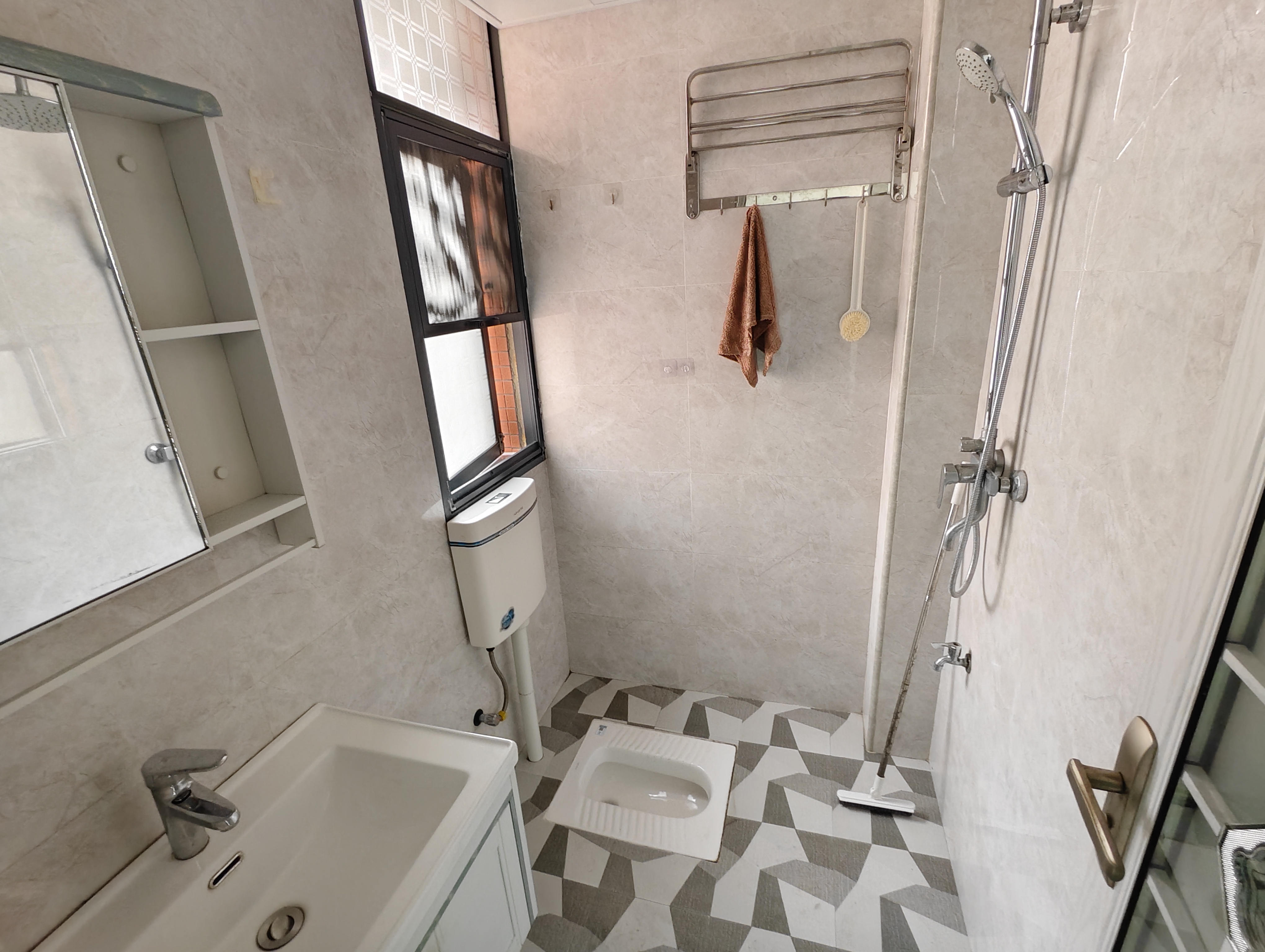 立新长湖安置区(水映豪廷安置房) 2室1厅1卫 1300.0元/月 立新长湖安置区(水映豪廷安置房) 2室1厅1卫 1300.0元/月室内图