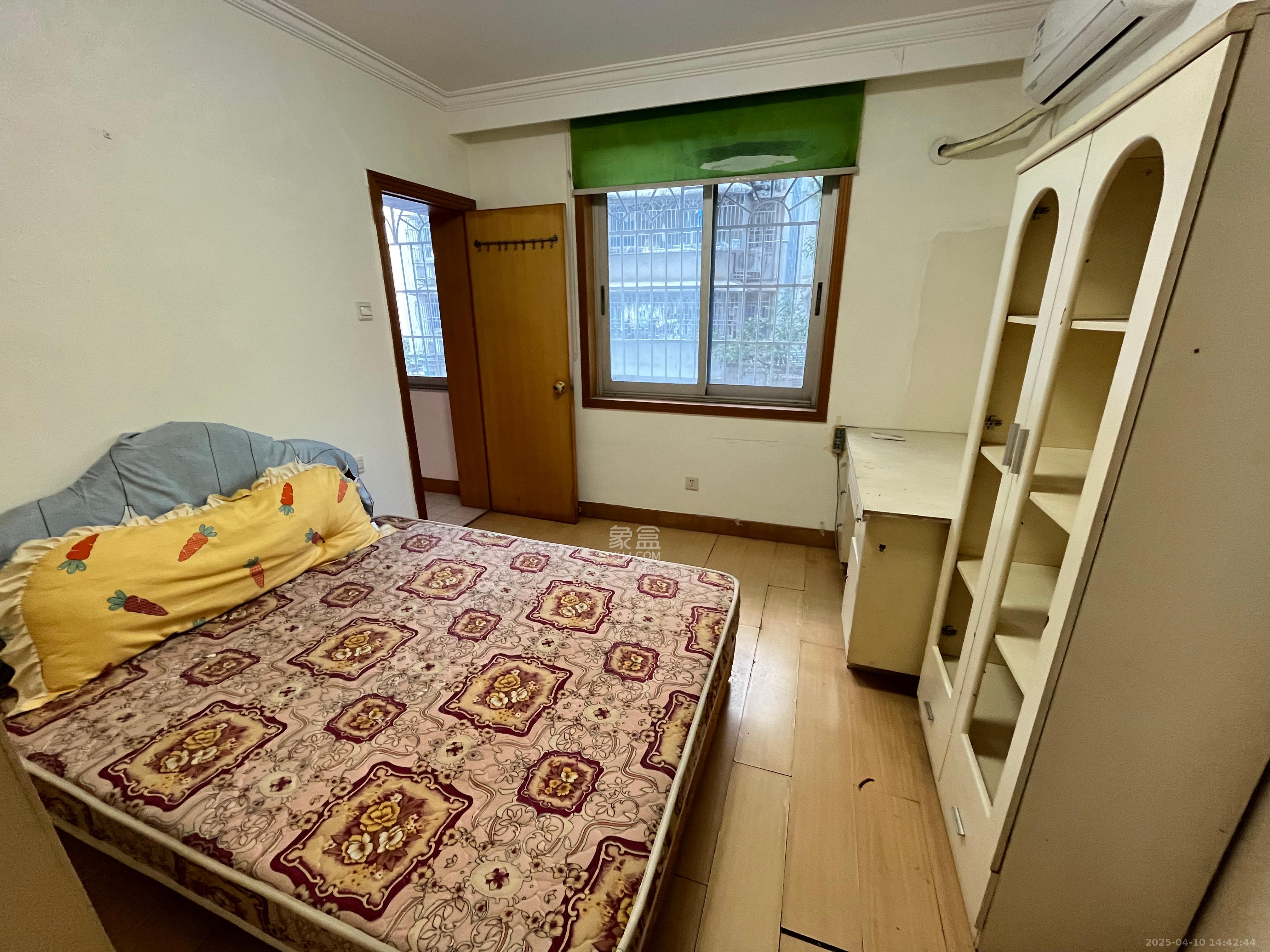 鸿园小区 3室2厅1卫 2300.0元/月 鸿园小区 3室2厅1卫 2300.0元/月室内图