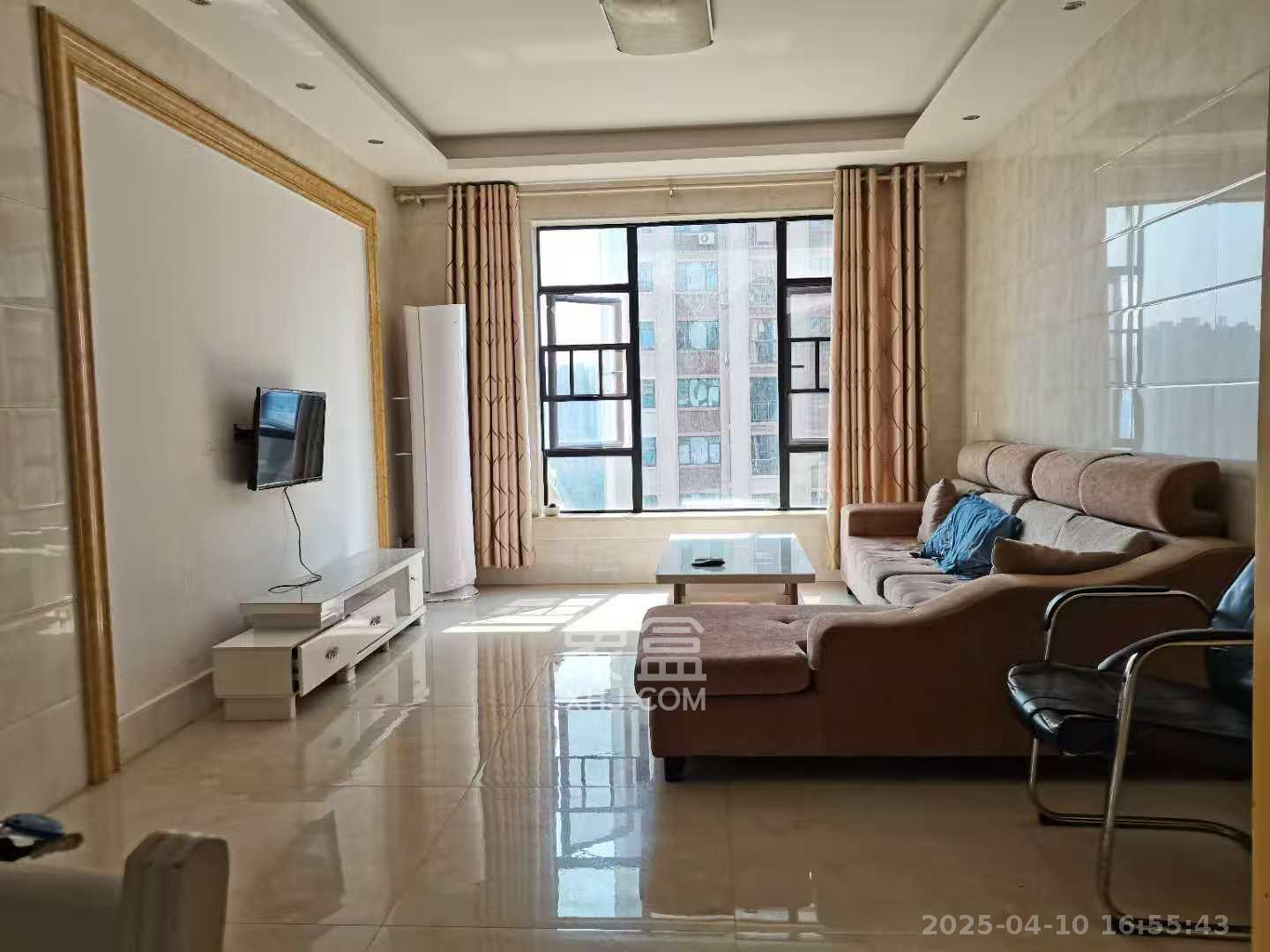 天元涉外景园C区  3室2厅2卫   2600.00元/月