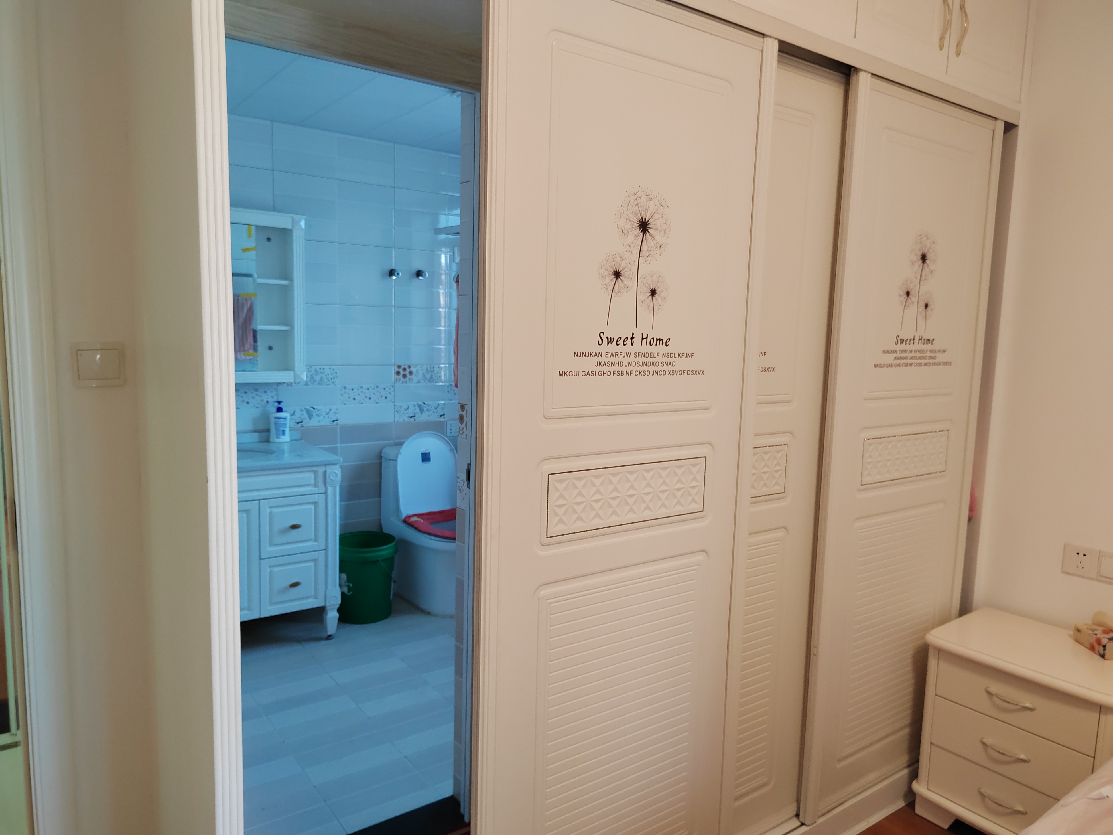 菊苑豪宅 1室0厅0卫 85.8万 菊苑豪宅 1室0厅0卫 85.8万客厅