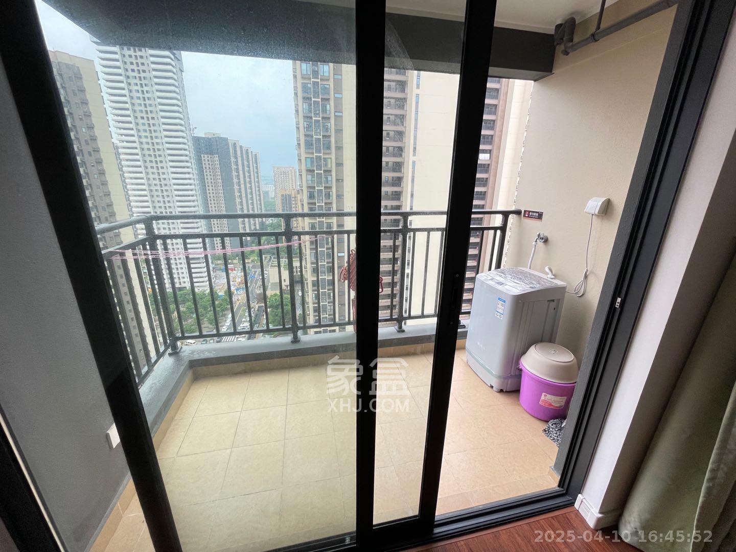 万科魅力之城  3室2厅1卫    2399.0元/月 万科魅力之城  3室2厅1卫    2399.0元/月室内图1