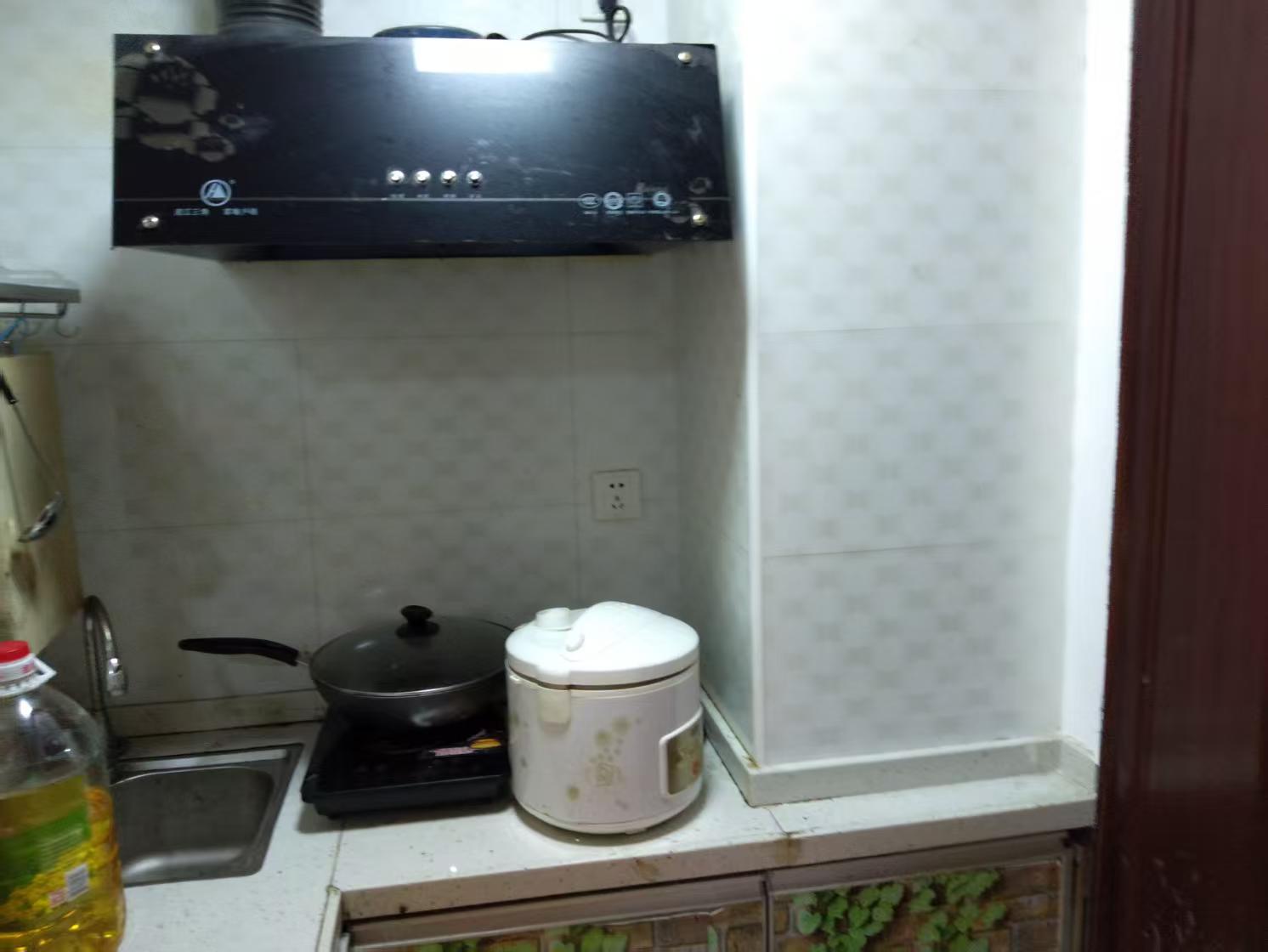 三和蒸水1号  1室1厅1卫   700.00元/月