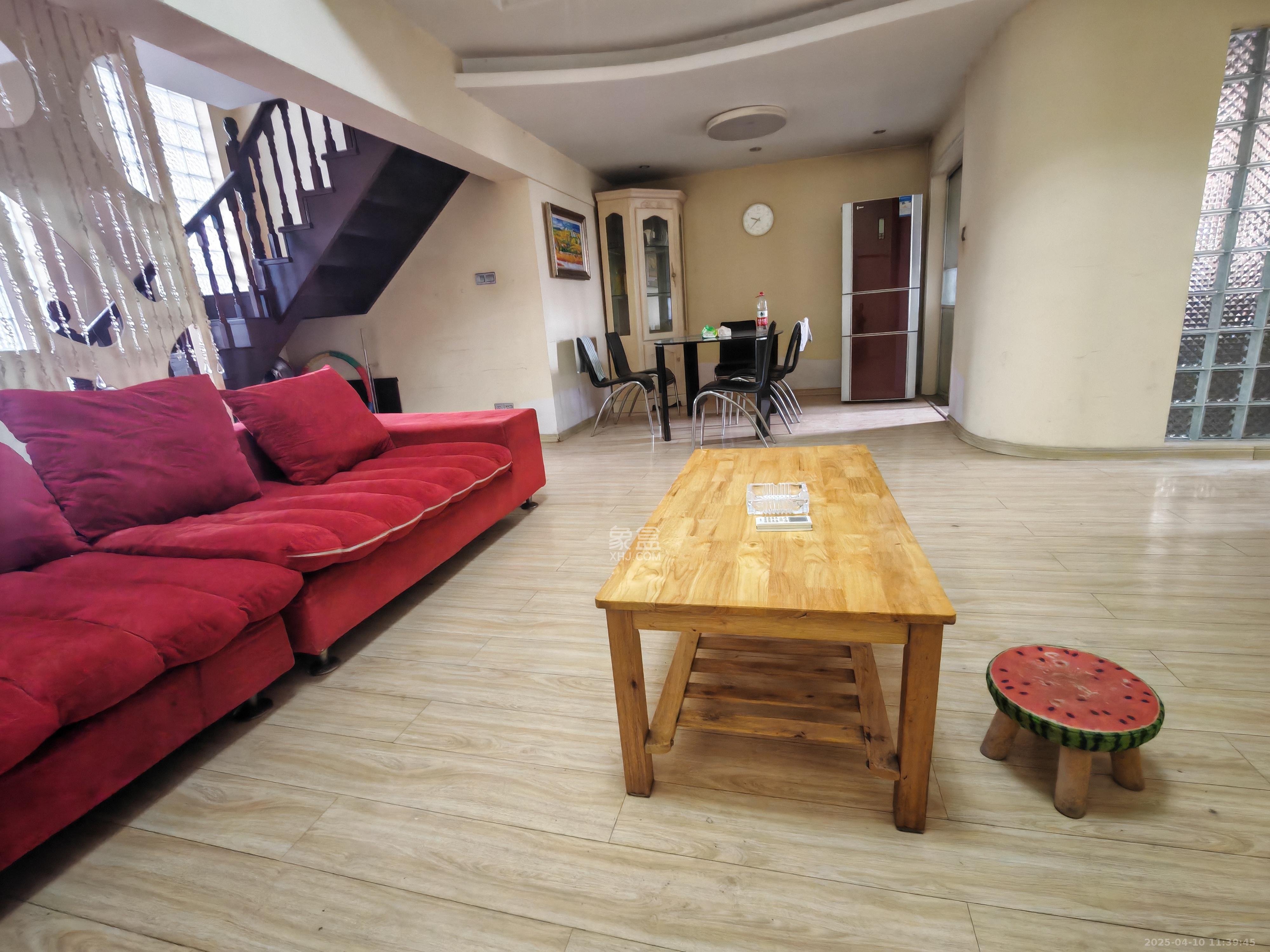 南国嘉苑 5室2厅2卫 3200.0元/月 南国嘉苑 5室2厅2卫 3200.0元/月室内图