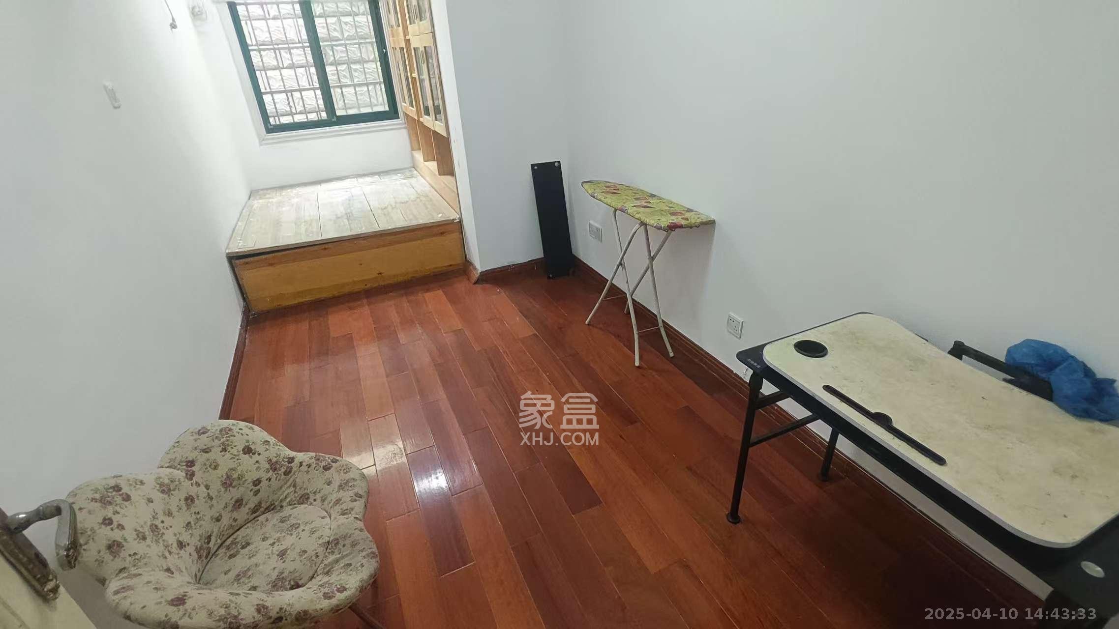 望兴景园一期 1室2厅1卫 1900.0元/月 望兴景园一期 1室2厅1卫 1900.0元/月室内图