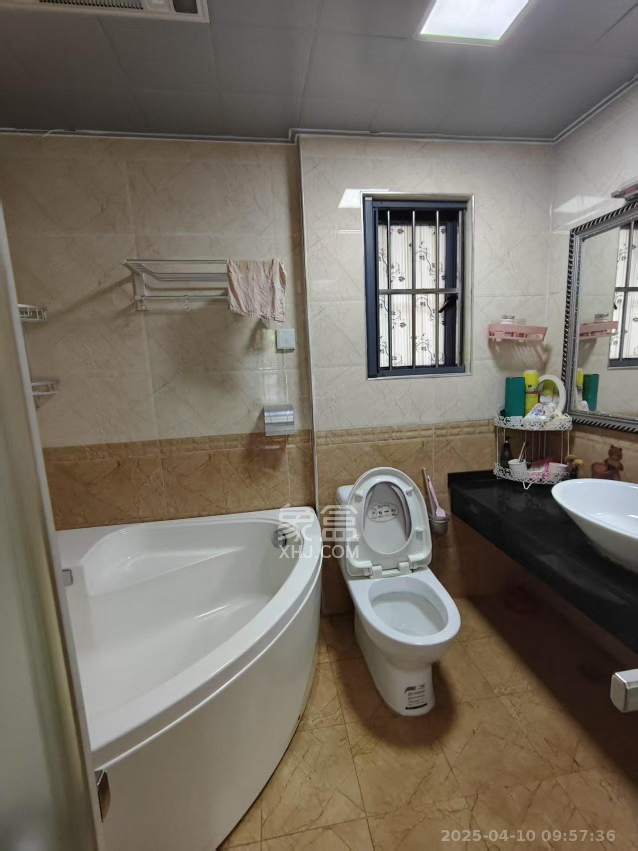 山水嘉园 4室2厅2卫 2500.0元/月 山水嘉园 4室2厅2卫 2500.0元/月室内图