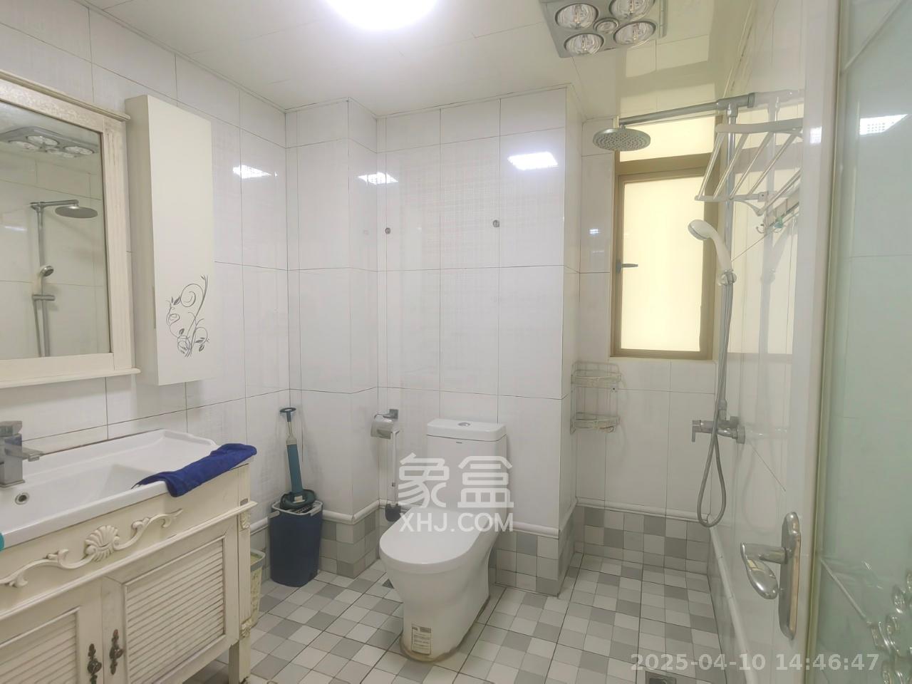 天健芙蓉盛世一期  3室2厅2卫   3400.00元/月室内图